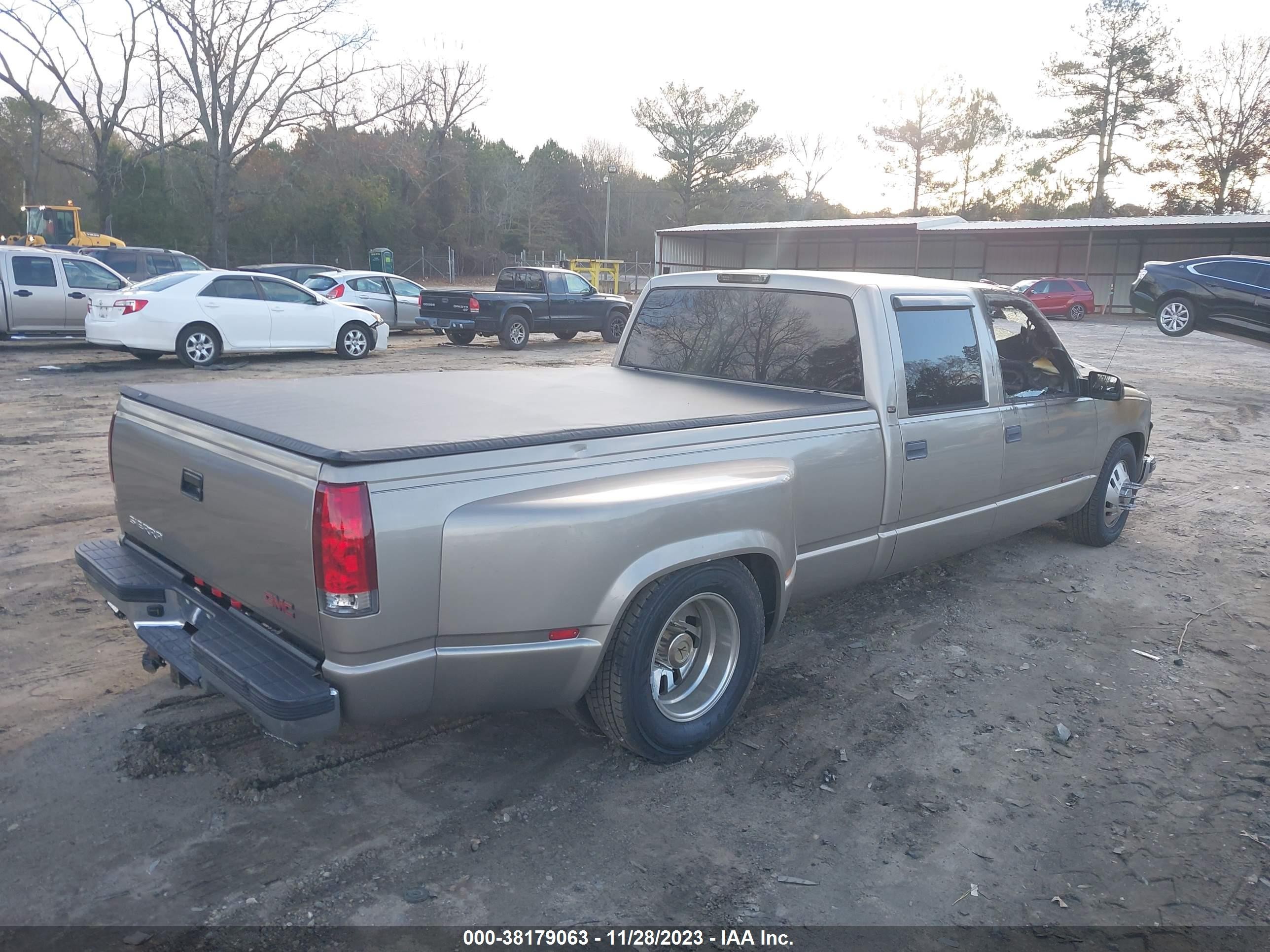 Photo 3 VIN: 1GTHC33J7XF036114 - GMC NULL 