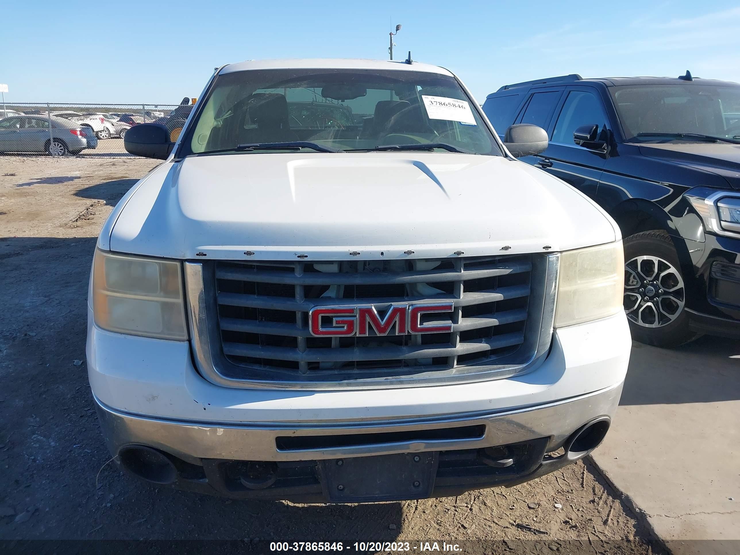 Photo 11 VIN: 1GTHC43KX9F108814 - GMC SIERRA 