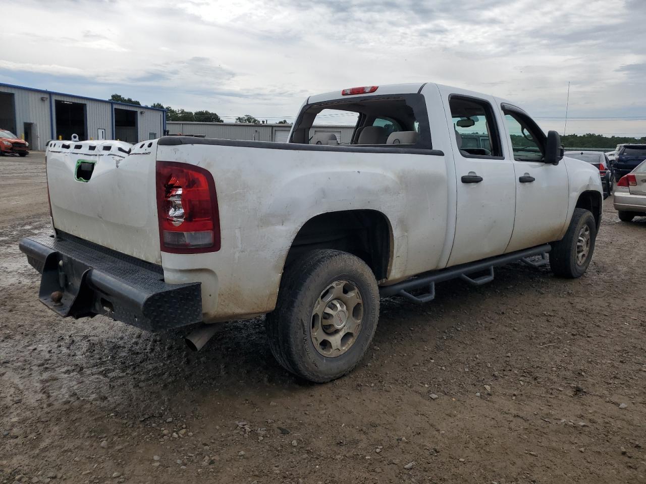 Photo 2 VIN: 1GTHC53K09F106561 - GMC SIERRA 