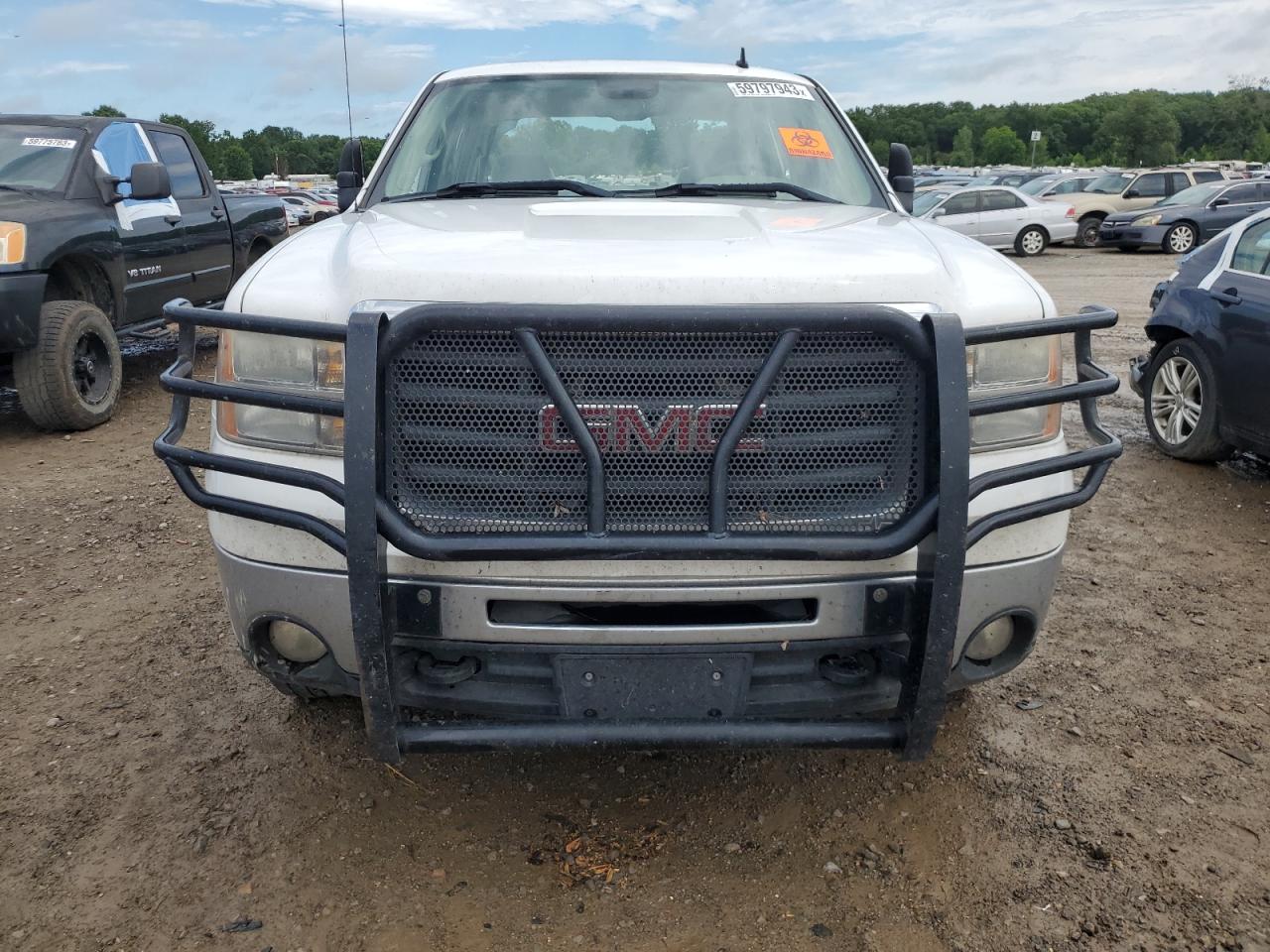 Photo 4 VIN: 1GTHC53K09F106561 - GMC SIERRA 