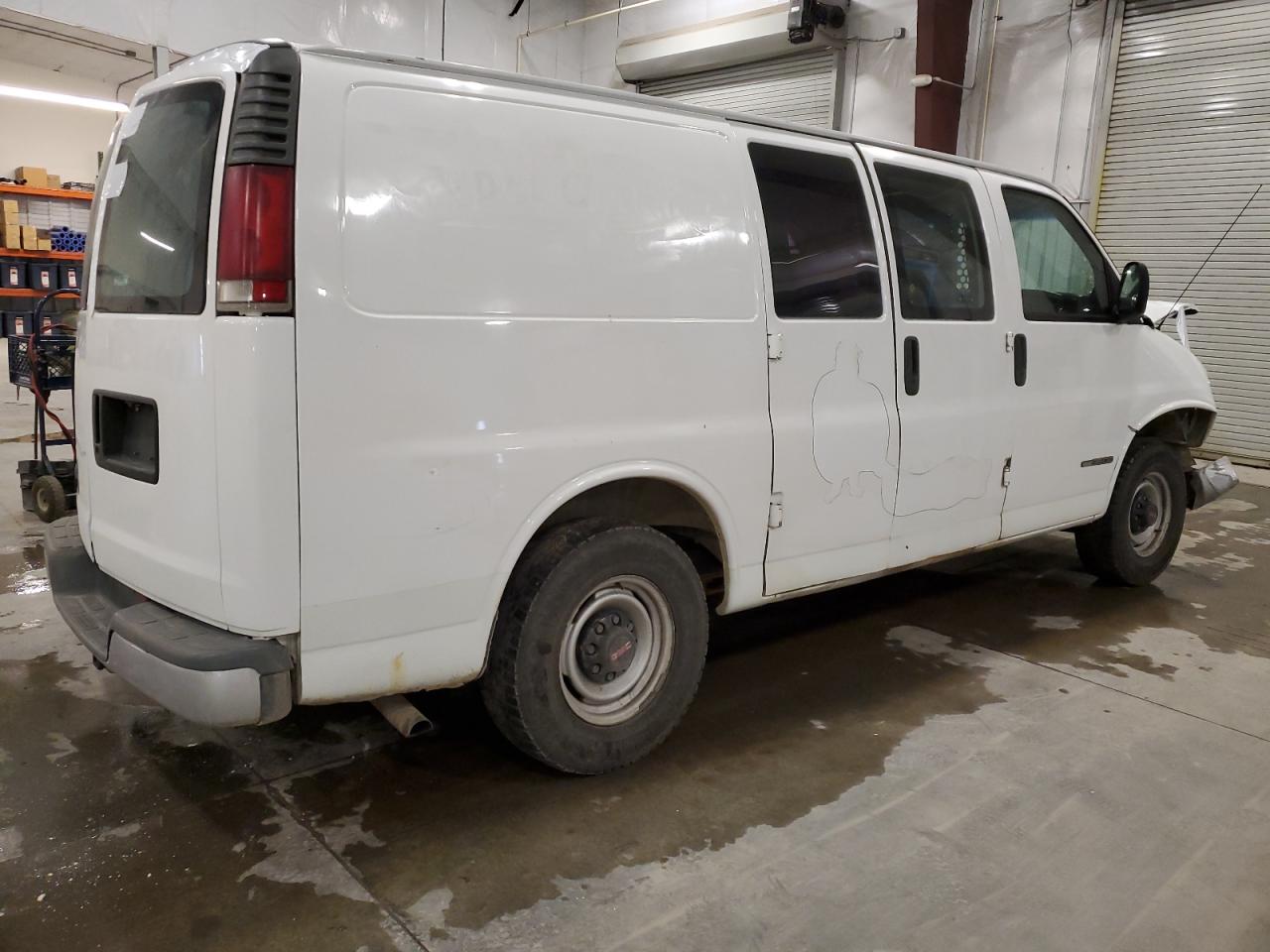 Photo 2 VIN: 1GTHG35R4Y1113477 - GMC SAVANA 