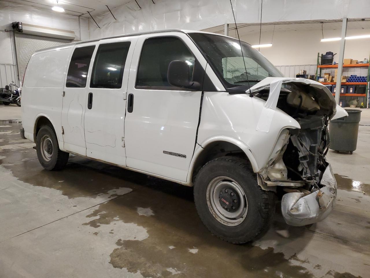 Photo 3 VIN: 1GTHG35R4Y1113477 - GMC SAVANA 