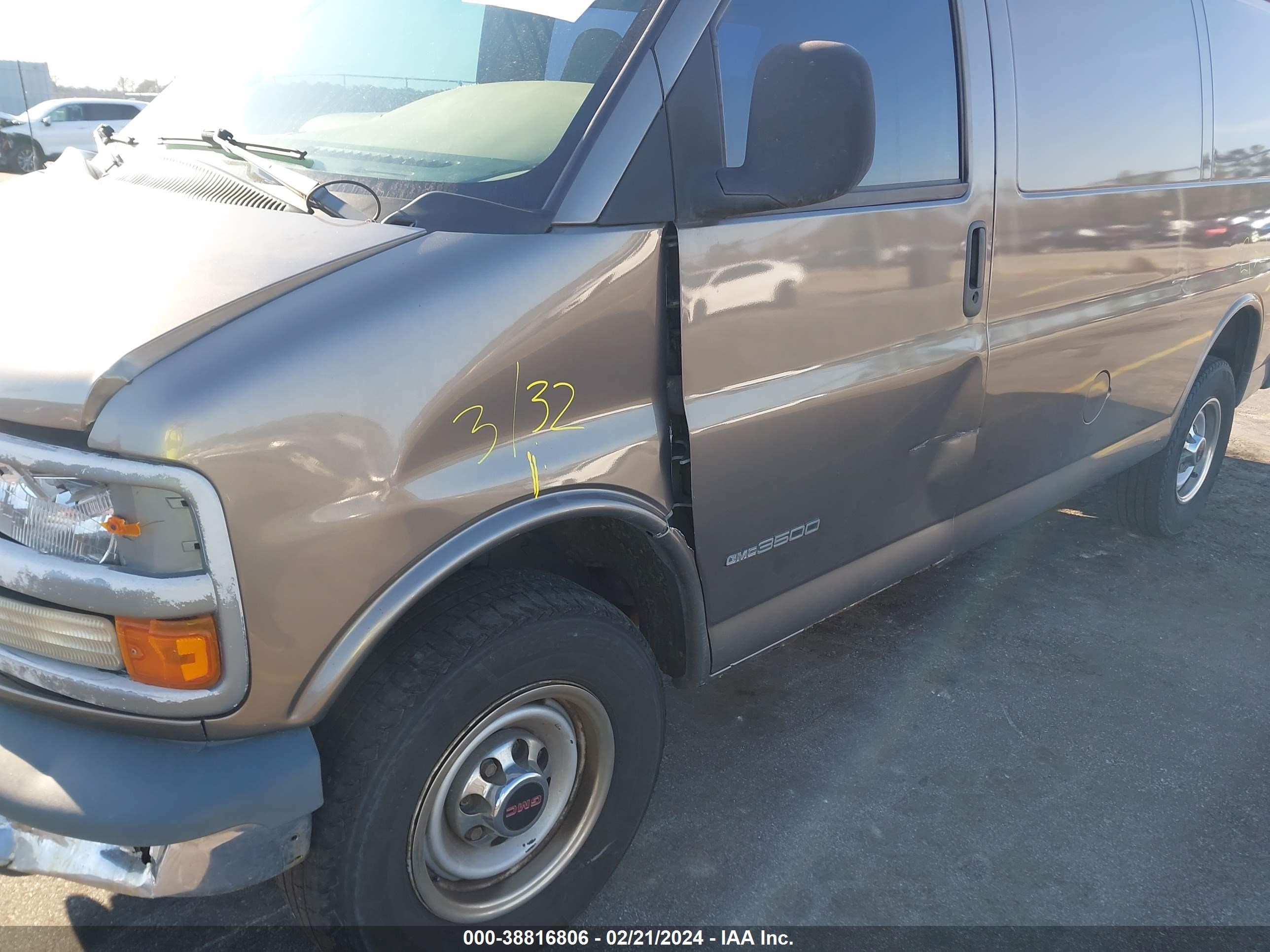 Photo 5 VIN: 1GTHG35RXX1158051 - GMC SAVANA 