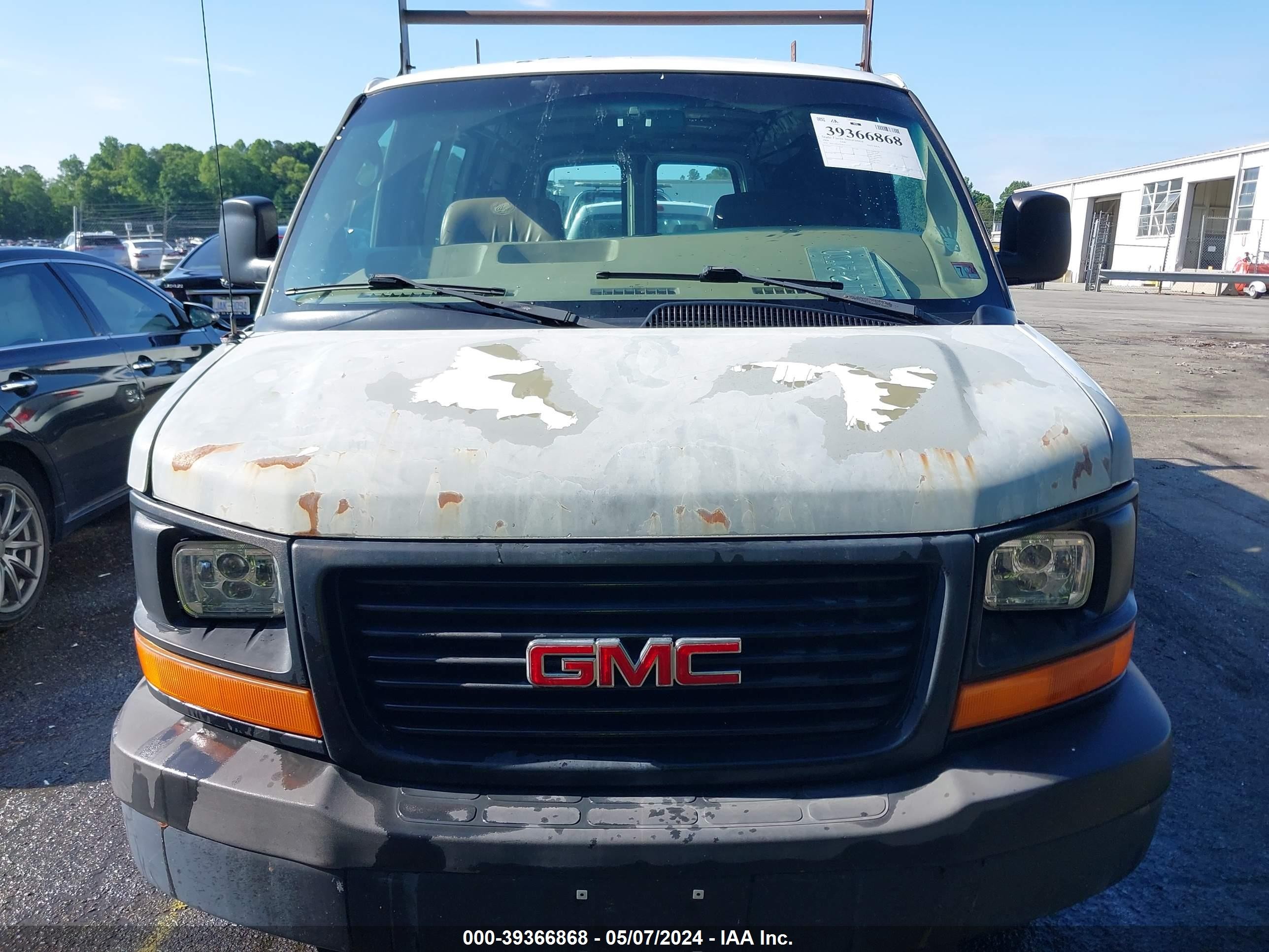 Photo 10 VIN: 1GTHG35U241135752 - GMC SAVANA 