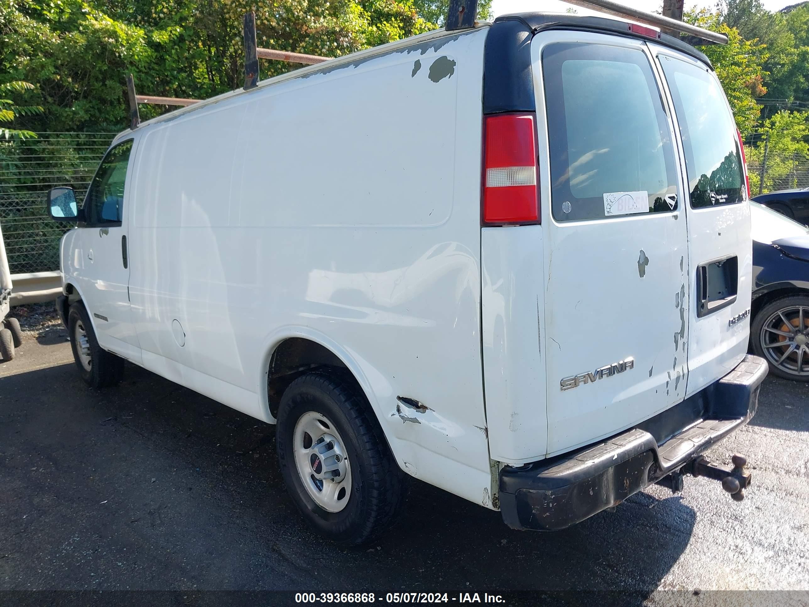 Photo 2 VIN: 1GTHG35U241135752 - GMC SAVANA 