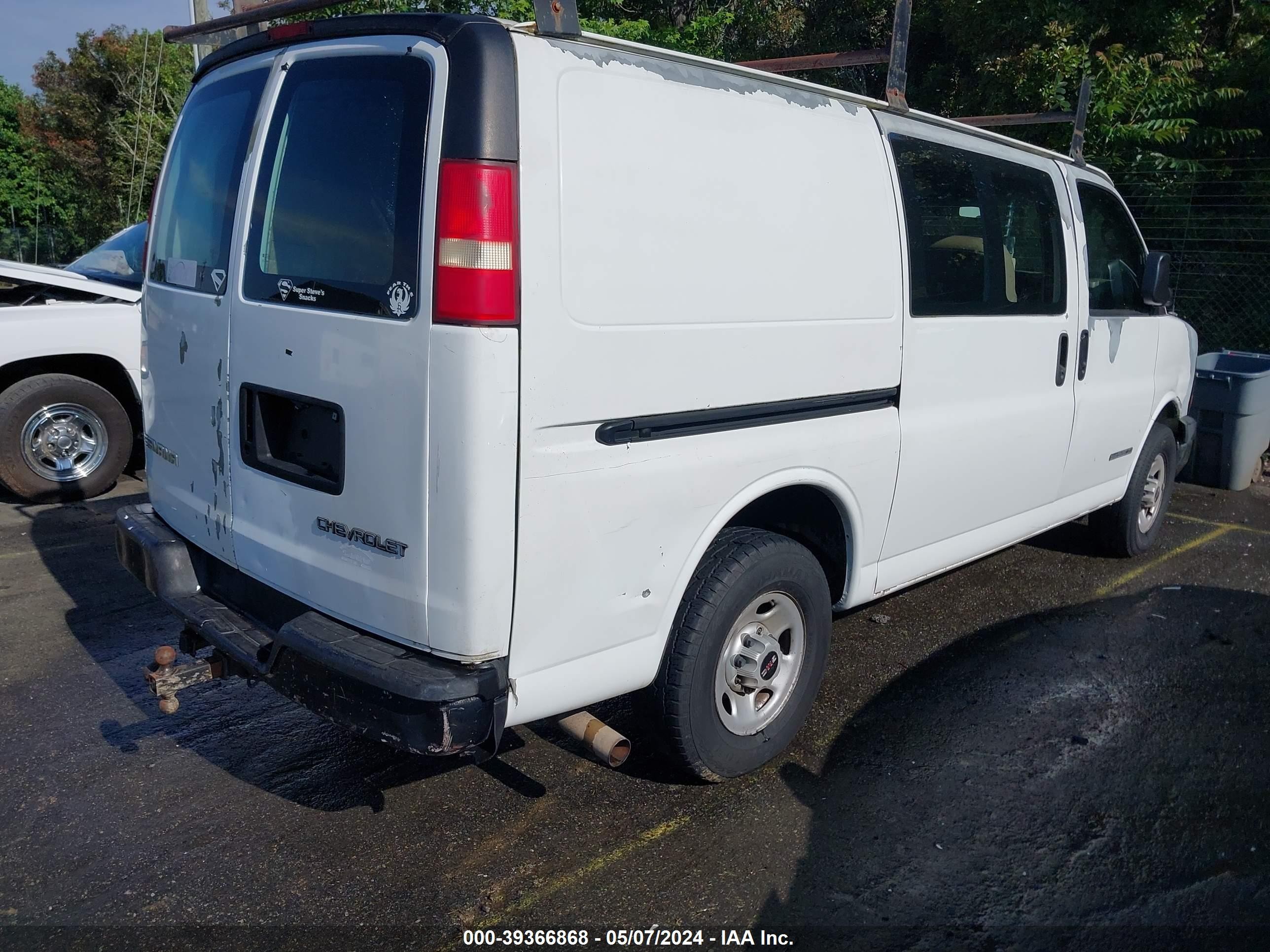 Photo 3 VIN: 1GTHG35U241135752 - GMC SAVANA 