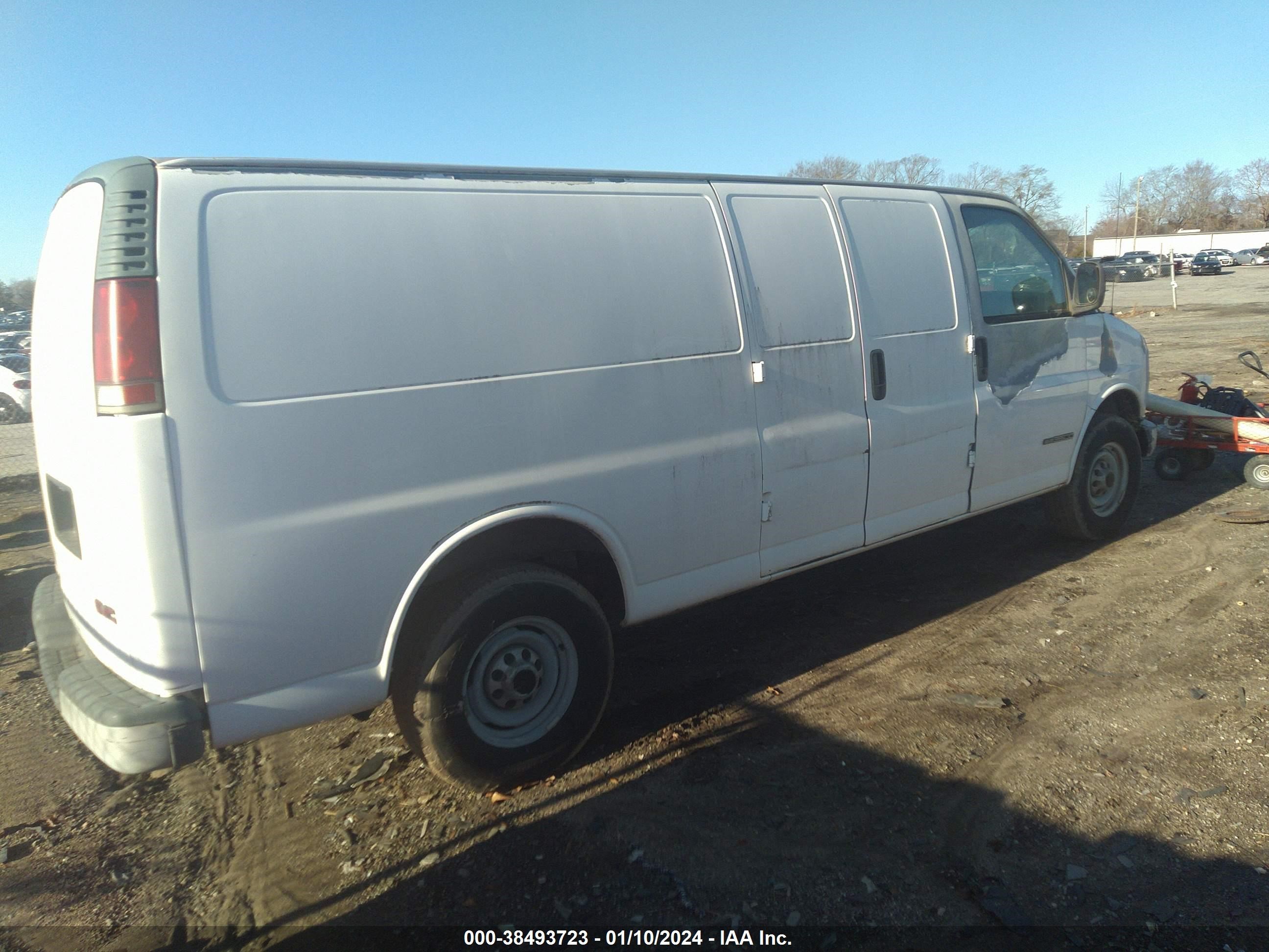 Photo 3 VIN: 1GTHG39R0X1086853 - GMC SAVANA 