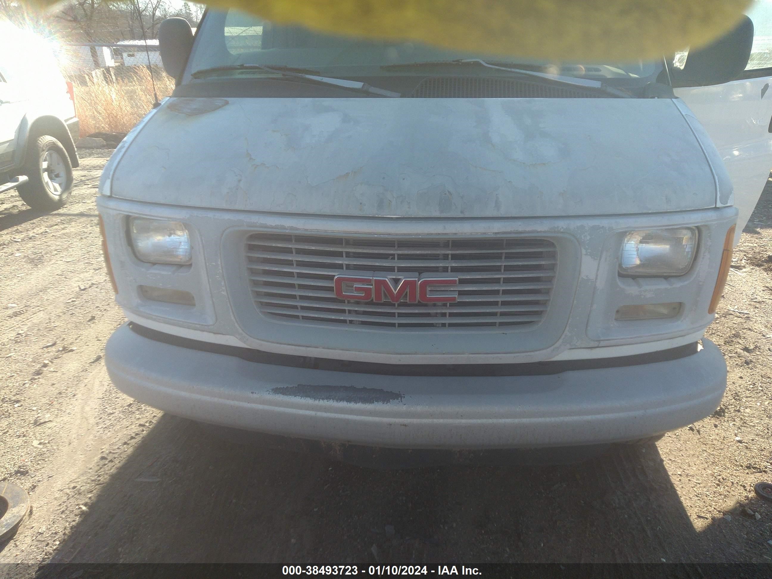 Photo 5 VIN: 1GTHG39R0X1086853 - GMC SAVANA 