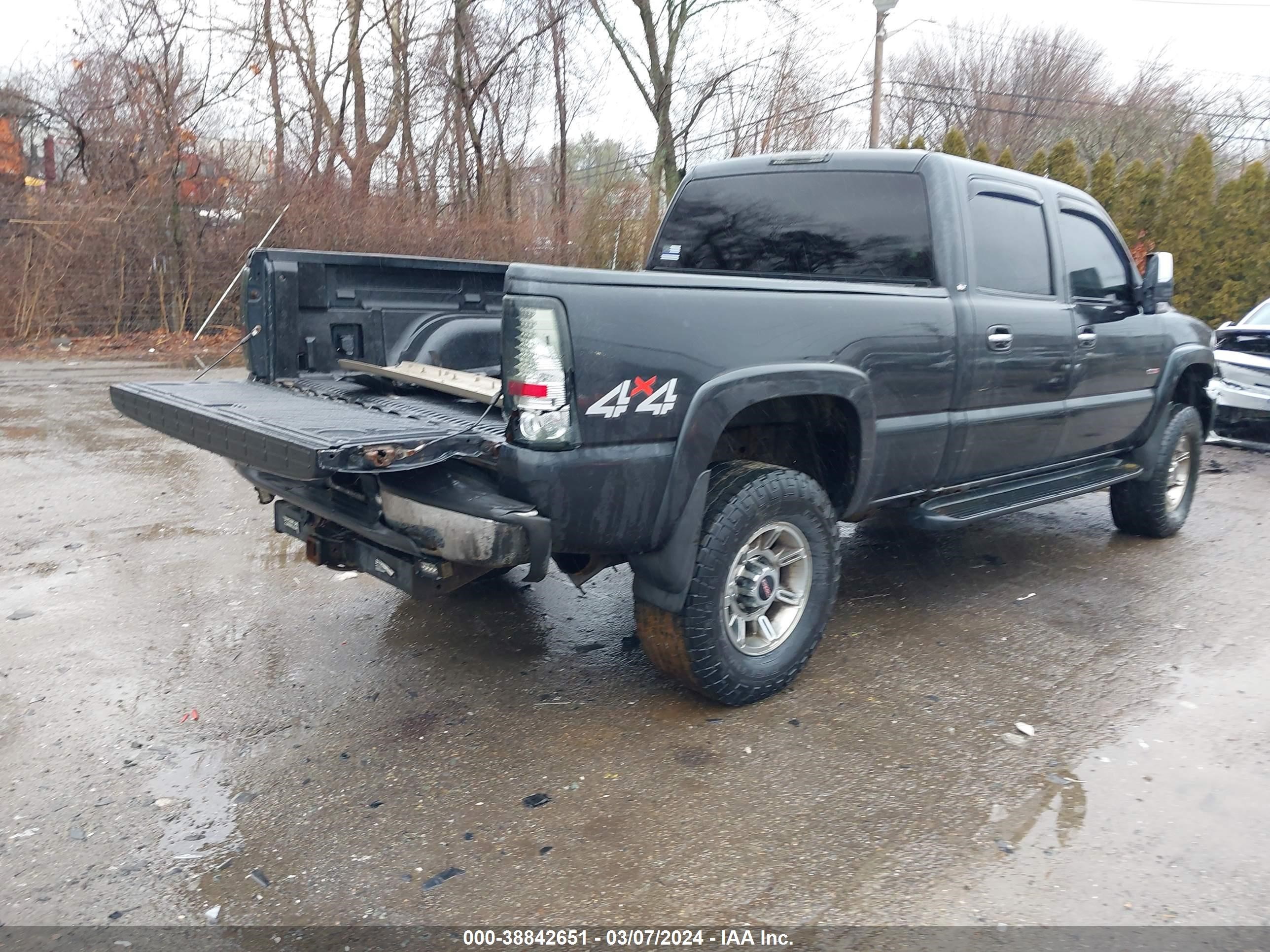 Photo 3 VIN: 1GTHK23103F186847 - GMC SIERRA 