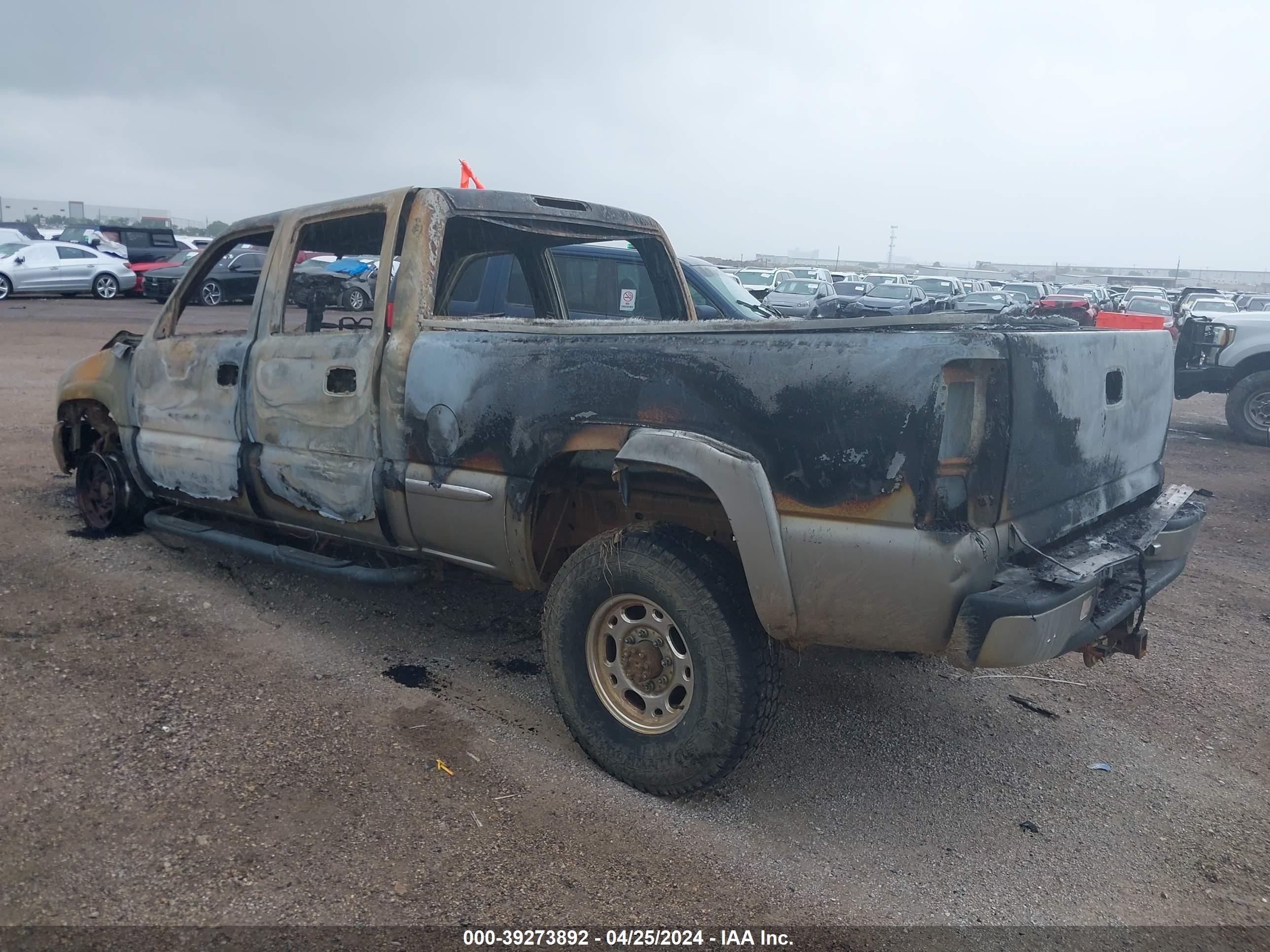 Photo 2 VIN: 1GTHK23111F110342 - GMC SIERRA 