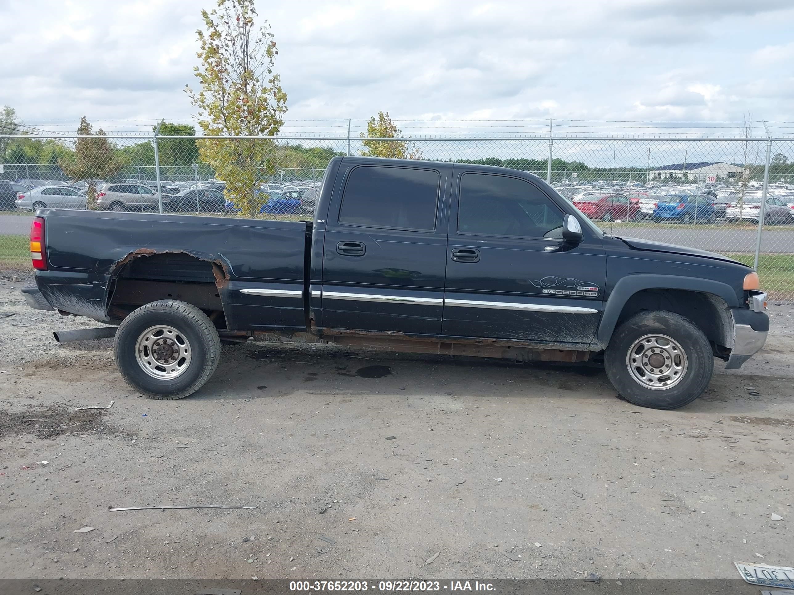 Photo 11 VIN: 1GTHK23112F182126 - GMC SIERRA 