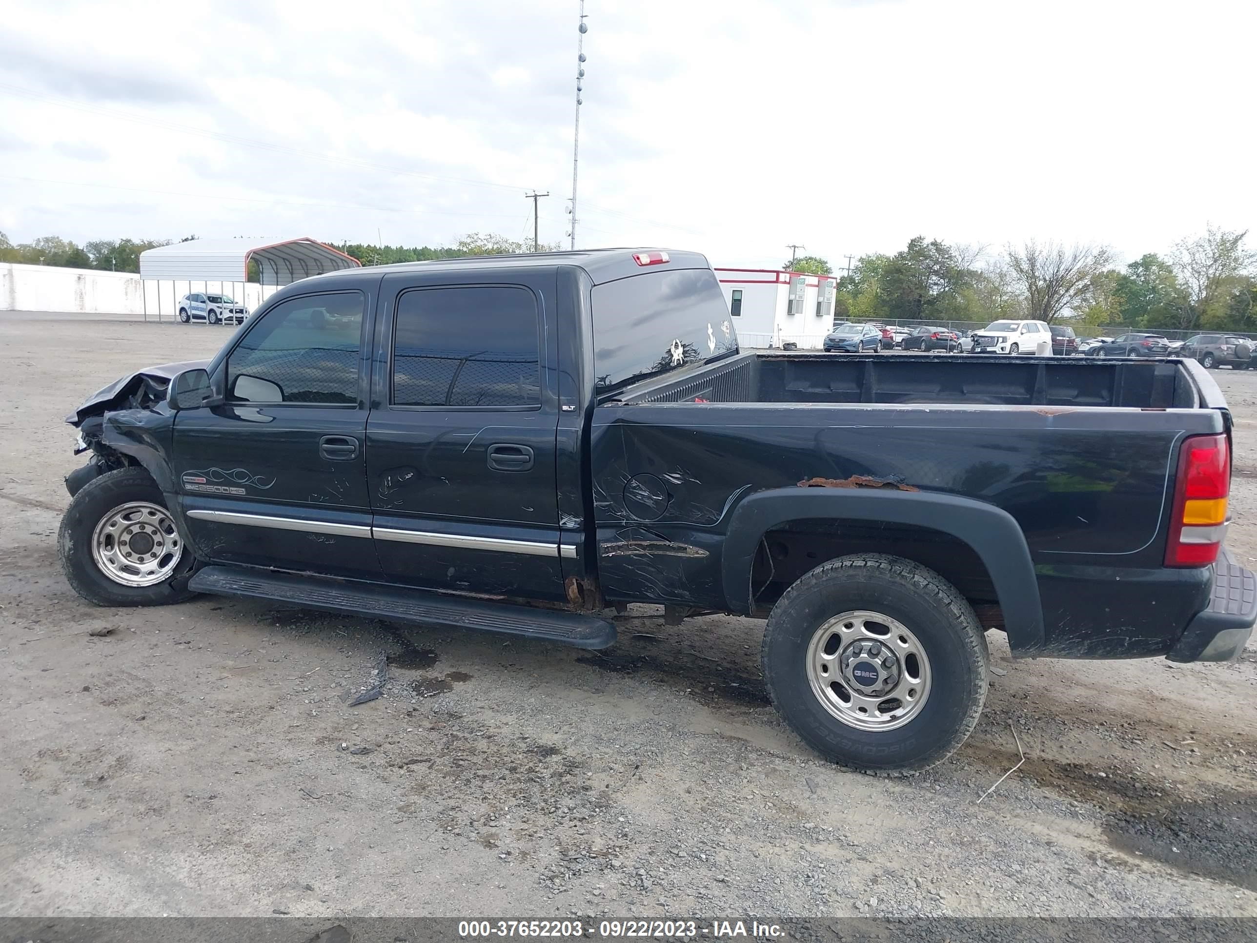 Photo 12 VIN: 1GTHK23112F182126 - GMC SIERRA 