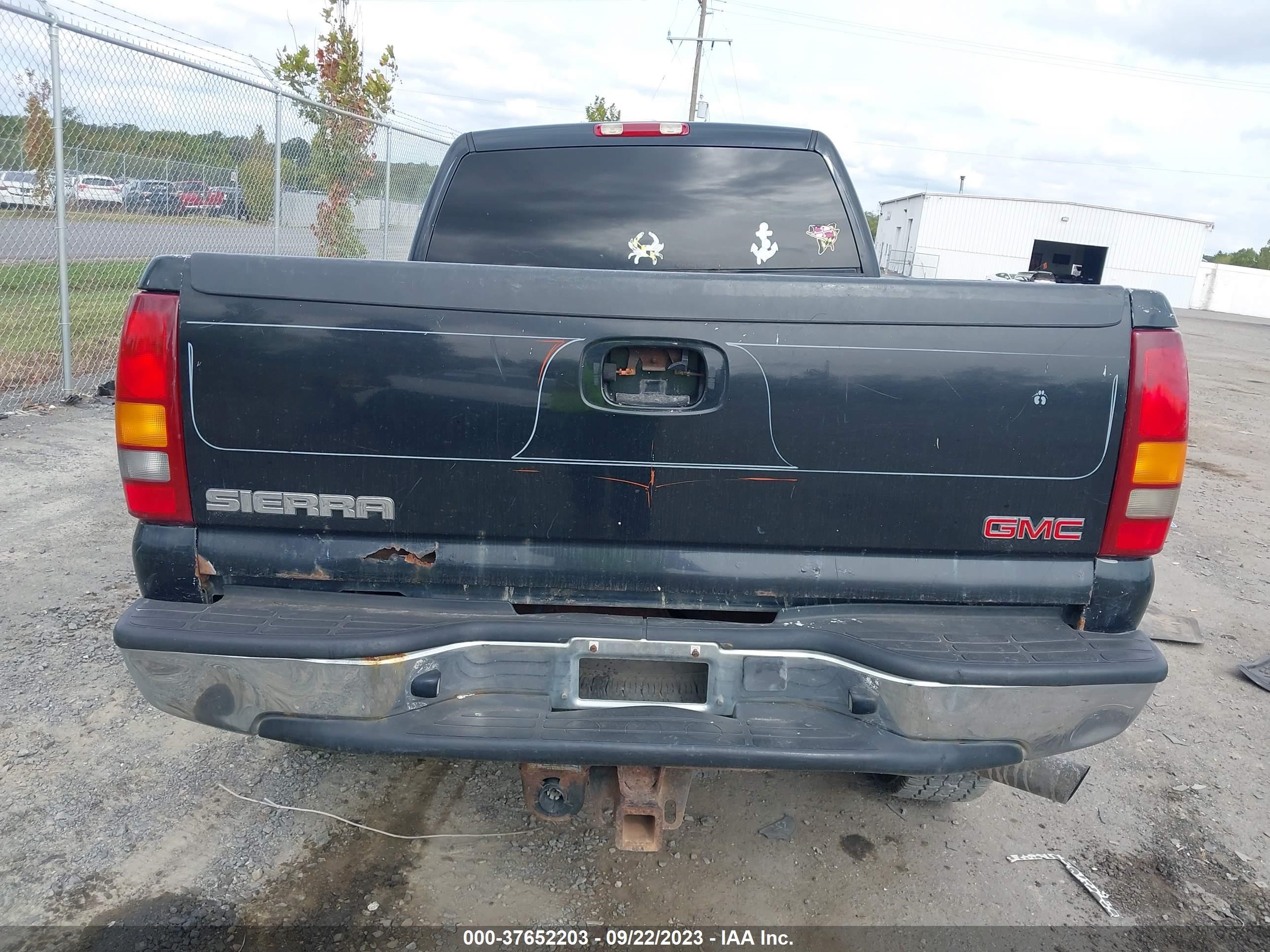 Photo 14 VIN: 1GTHK23112F182126 - GMC SIERRA 