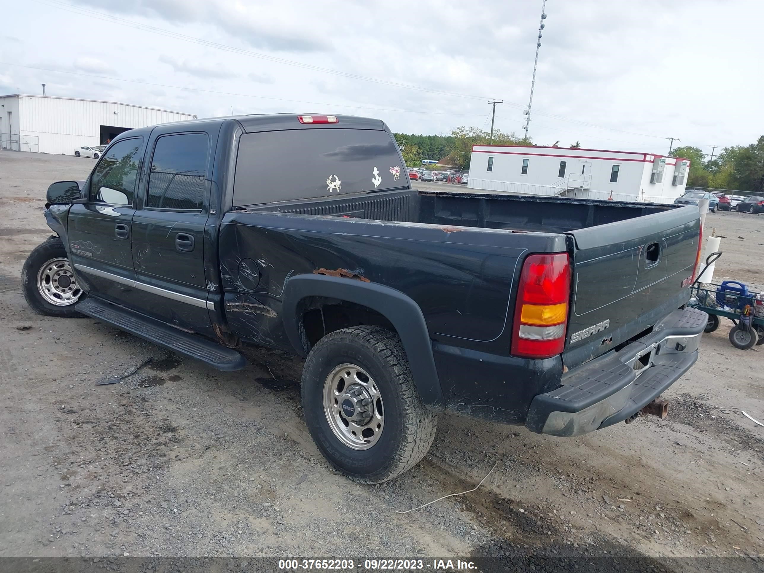 Photo 2 VIN: 1GTHK23112F182126 - GMC SIERRA 