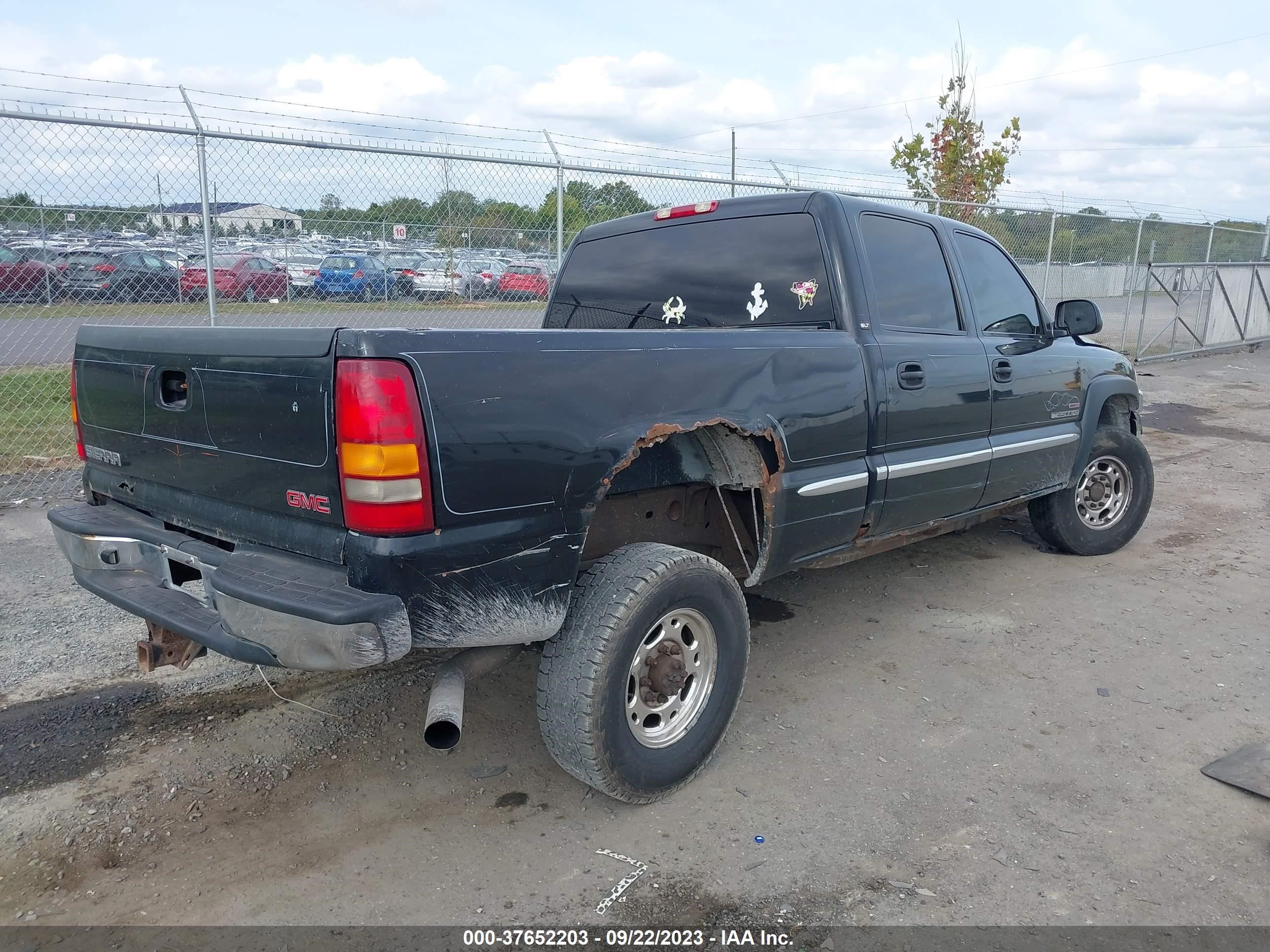 Photo 3 VIN: 1GTHK23112F182126 - GMC SIERRA 