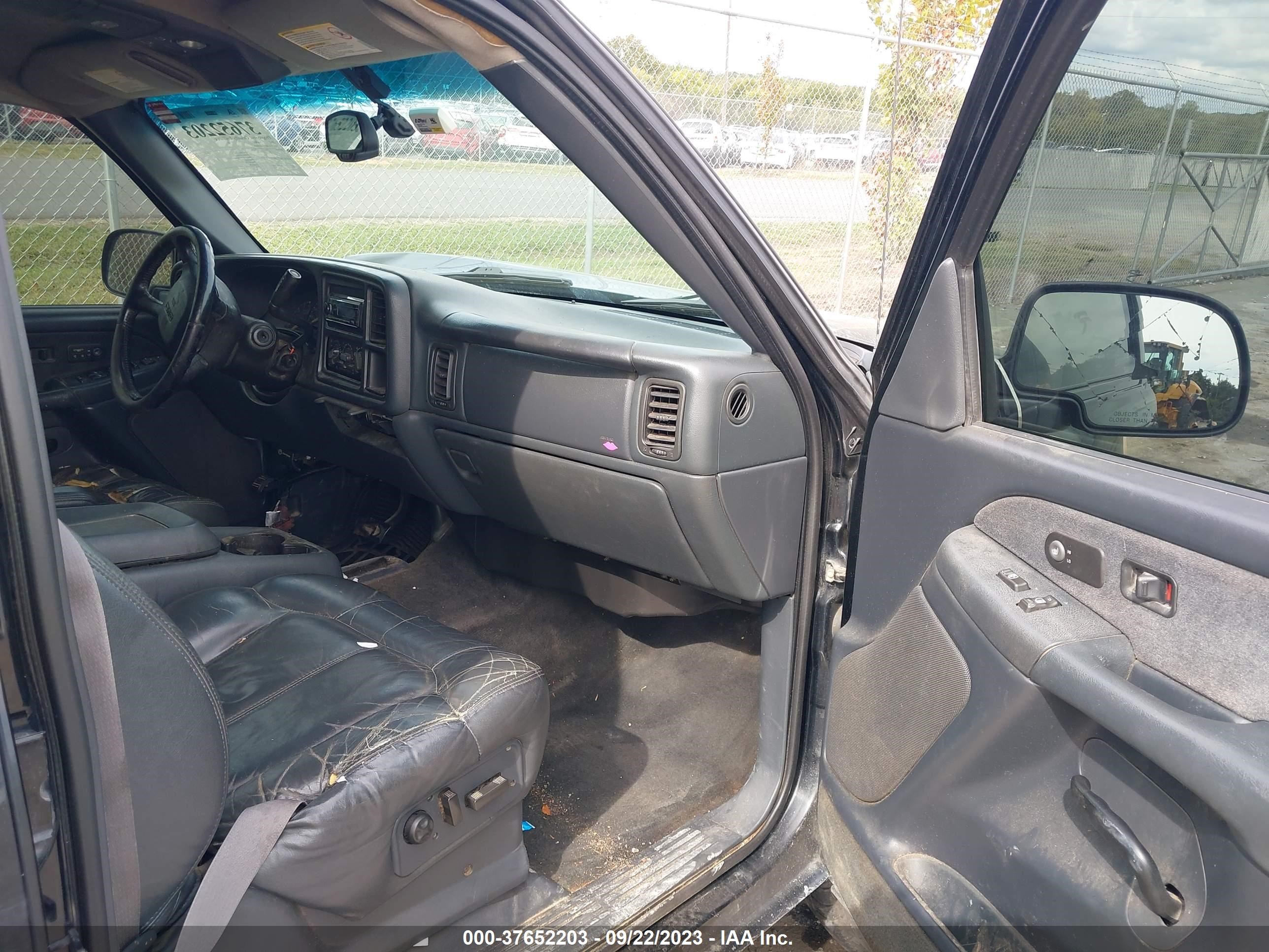 Photo 4 VIN: 1GTHK23112F182126 - GMC SIERRA 