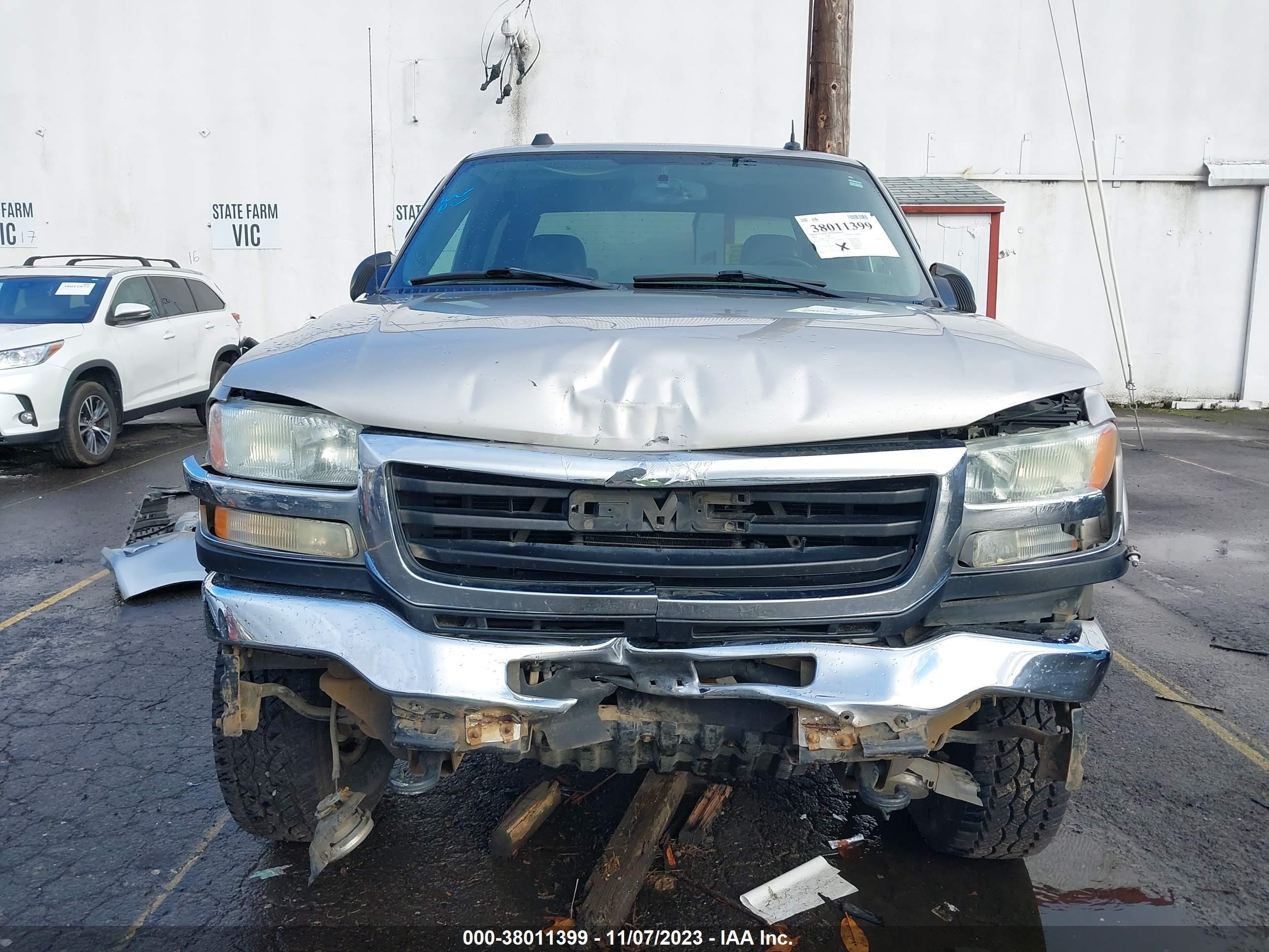 Photo 11 VIN: 1GTHK23124F136615 - GMC SIERRA 