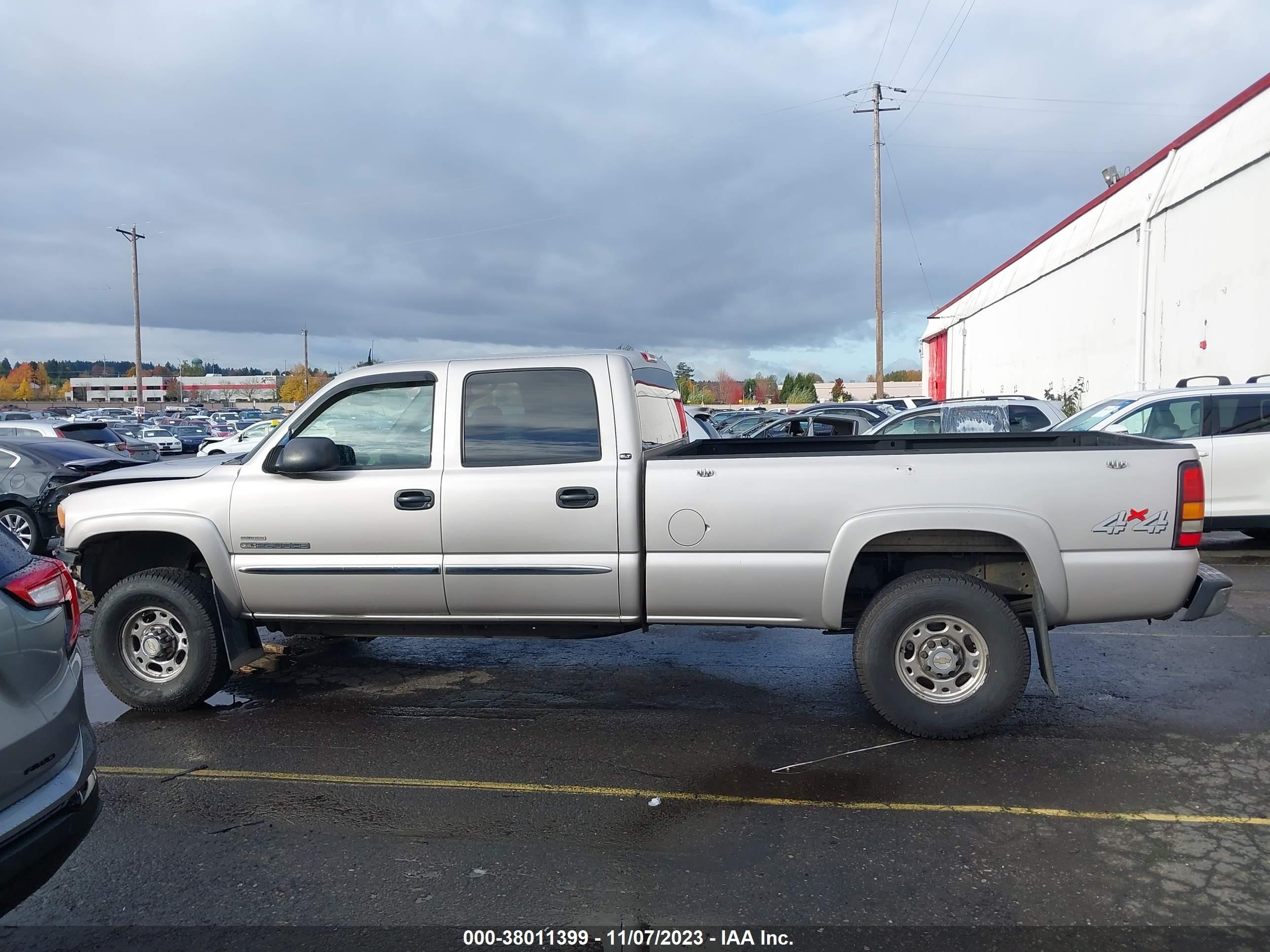 Photo 13 VIN: 1GTHK23124F136615 - GMC SIERRA 