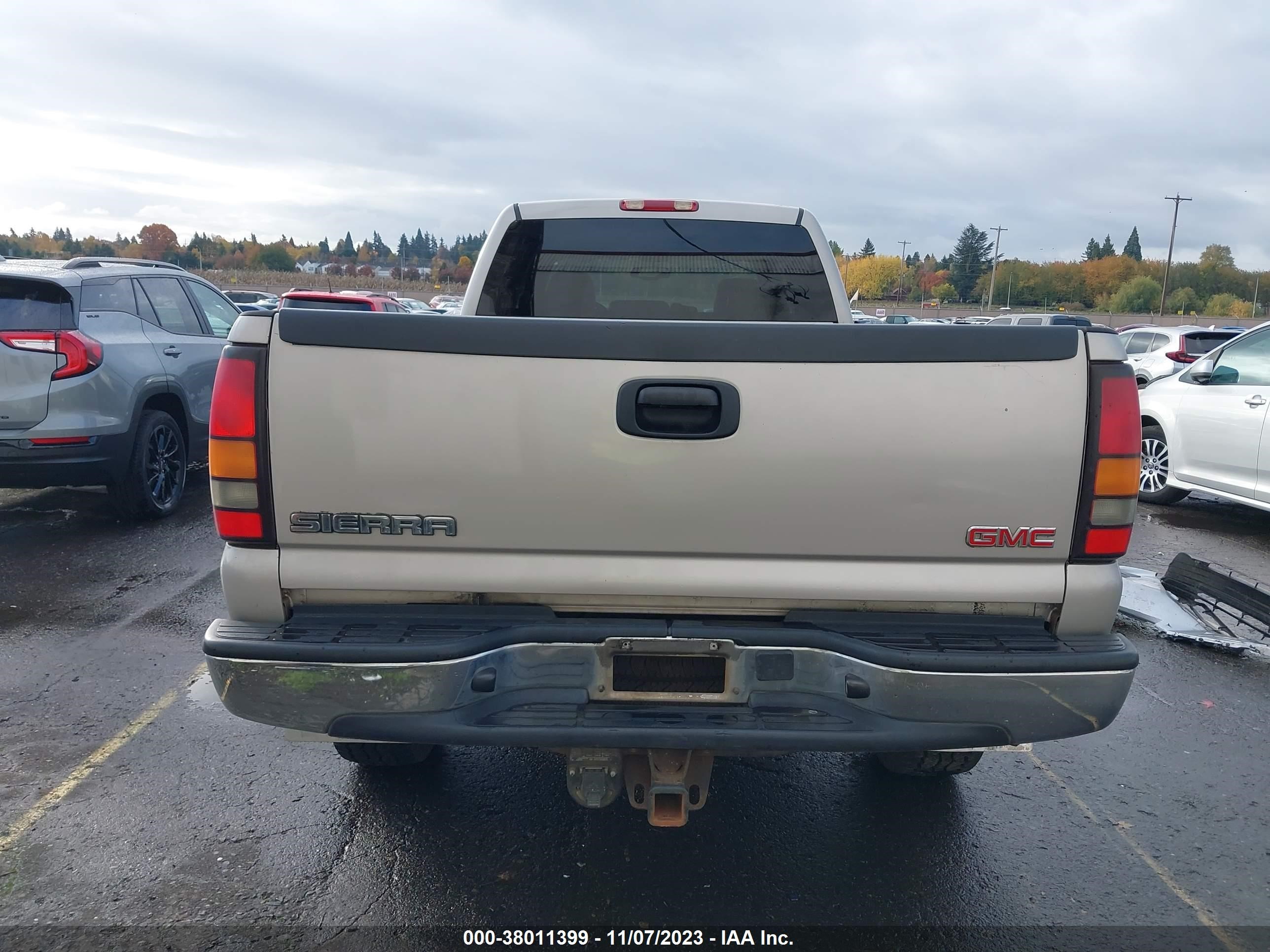 Photo 15 VIN: 1GTHK23124F136615 - GMC SIERRA 