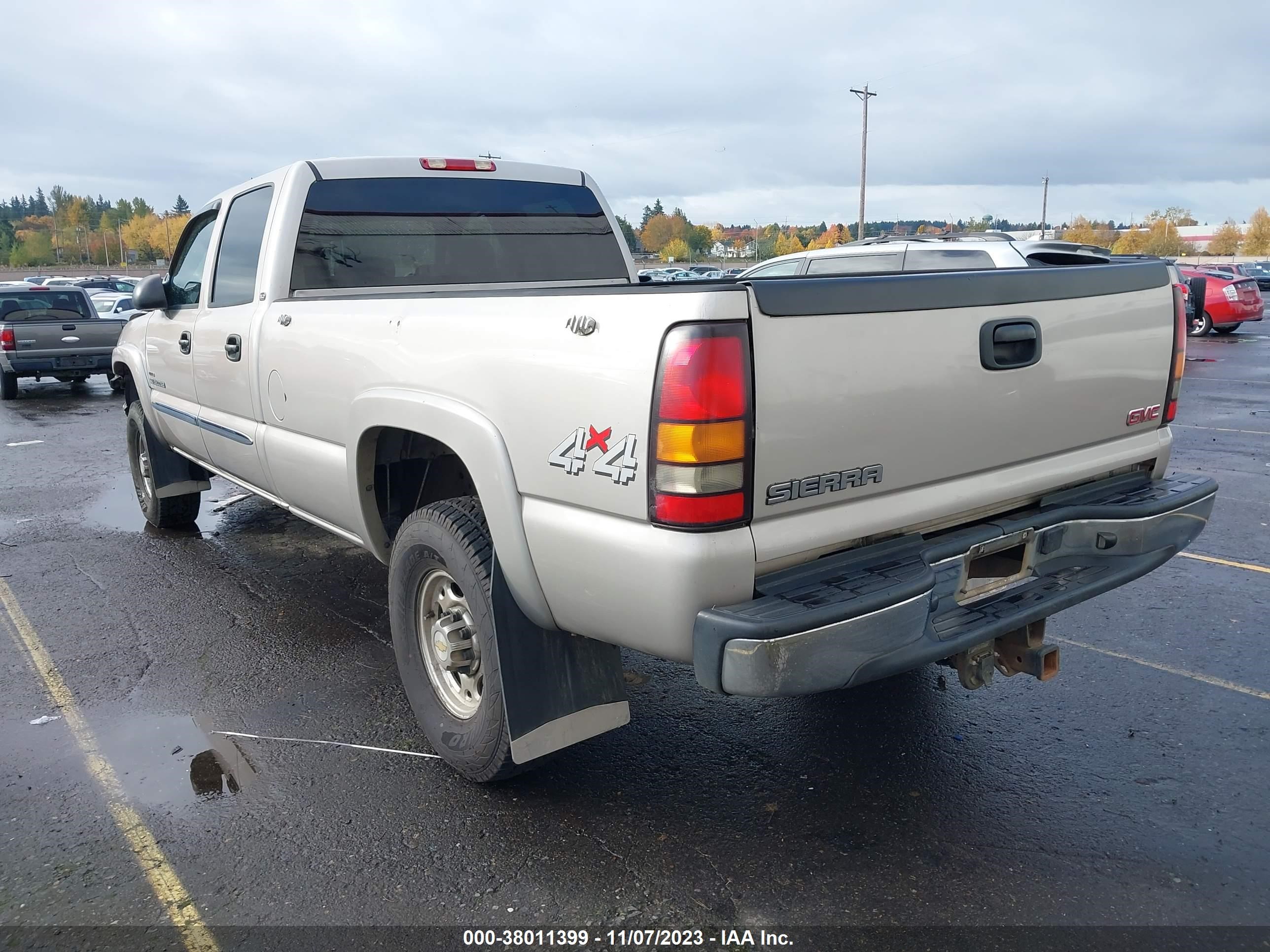 Photo 2 VIN: 1GTHK23124F136615 - GMC SIERRA 