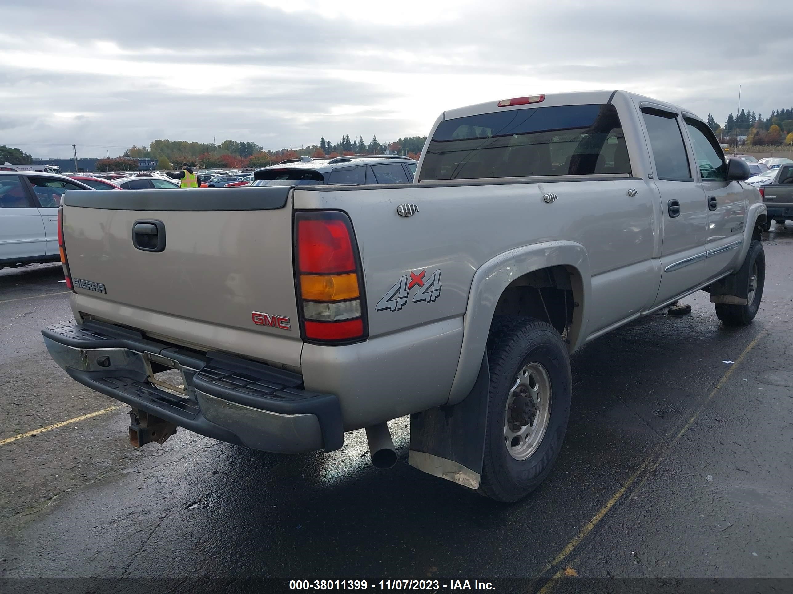 Photo 3 VIN: 1GTHK23124F136615 - GMC SIERRA 