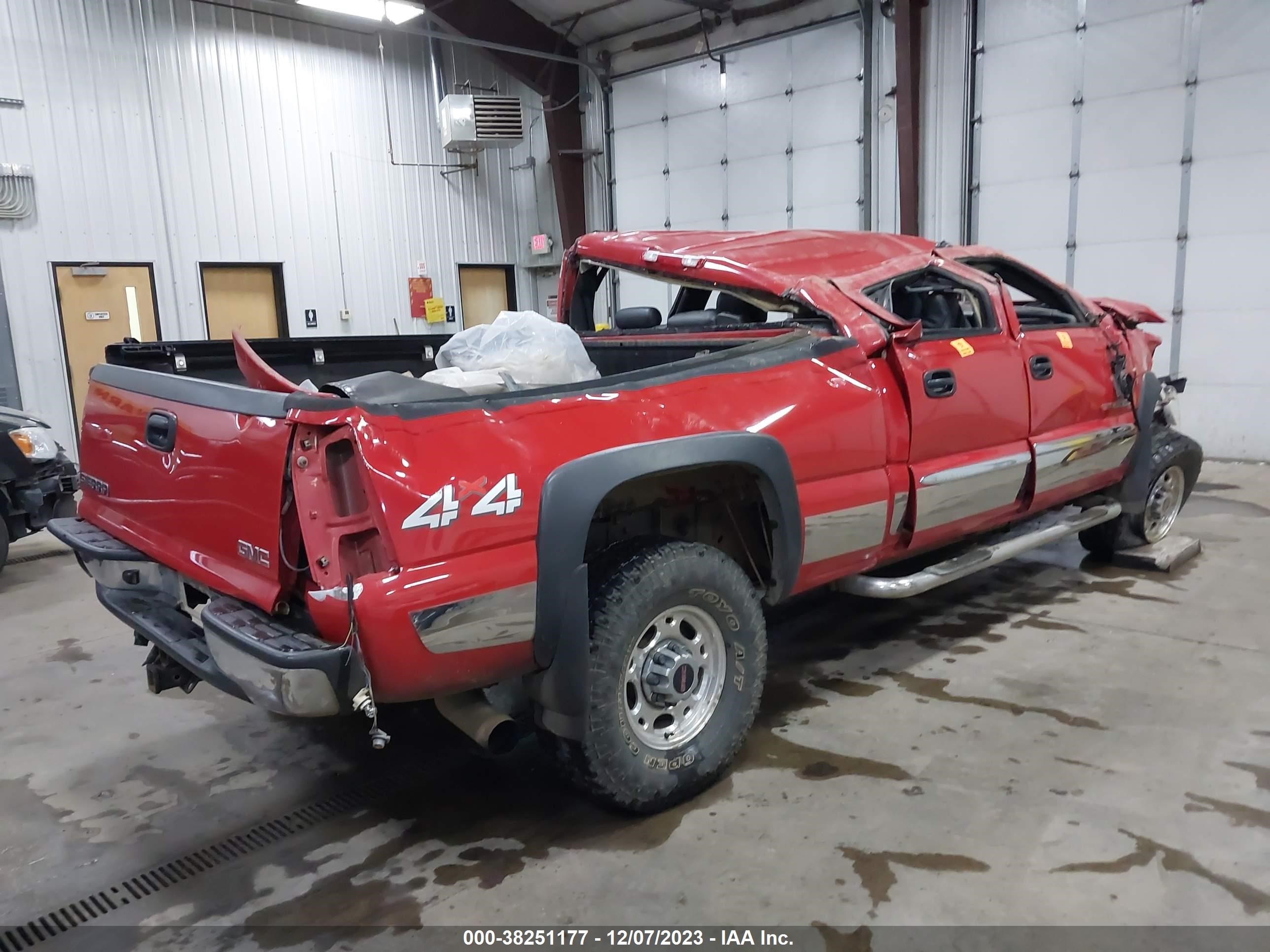 Photo 3 VIN: 1GTHK23133F177396 - GMC SIERRA 