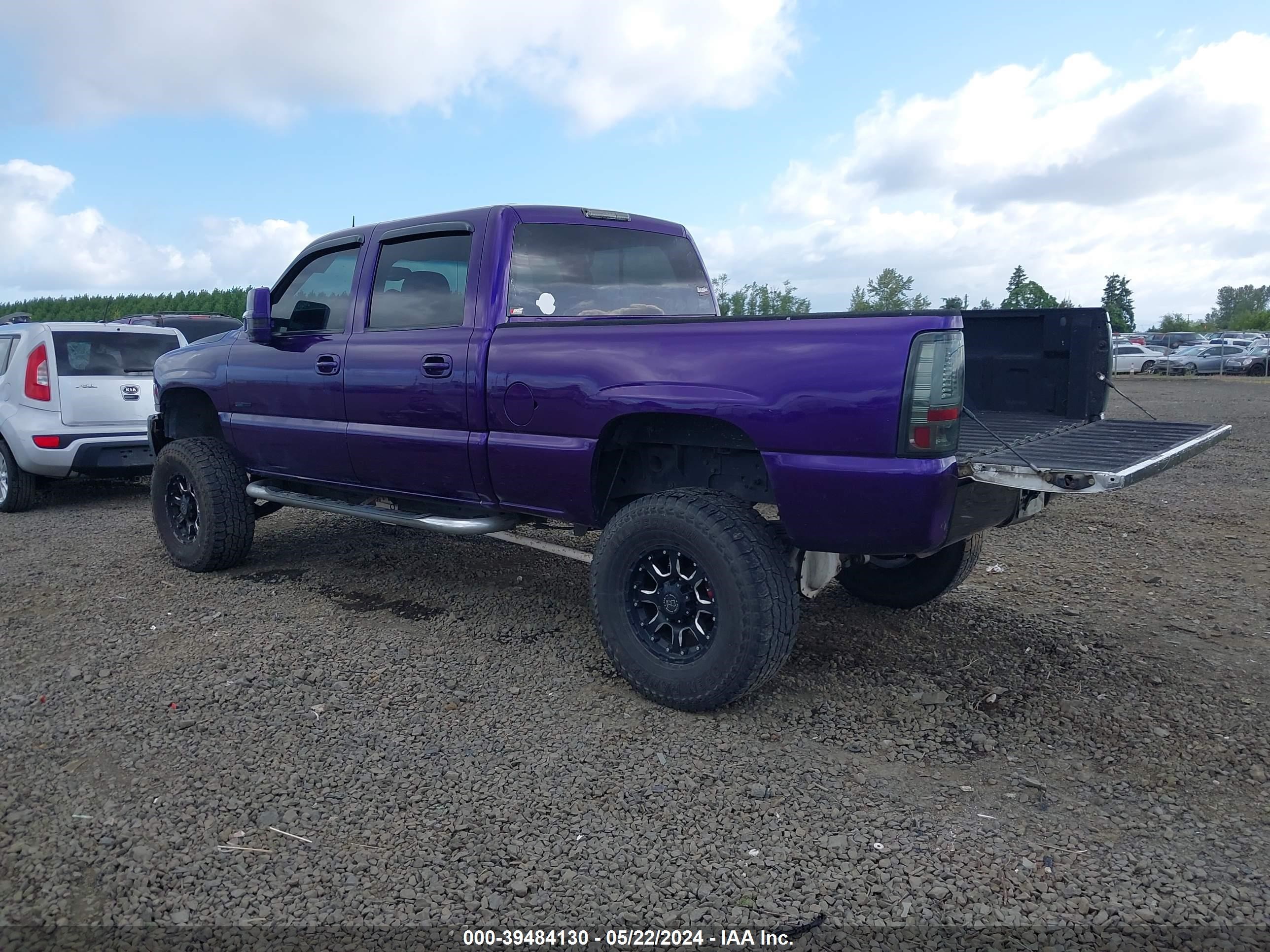 Photo 2 VIN: 1GTHK23153F237470 - GMC SIERRA 