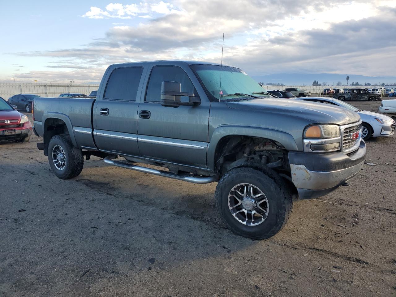 Photo 3 VIN: 1GTHK23161F111549 - GMC SIERRA 