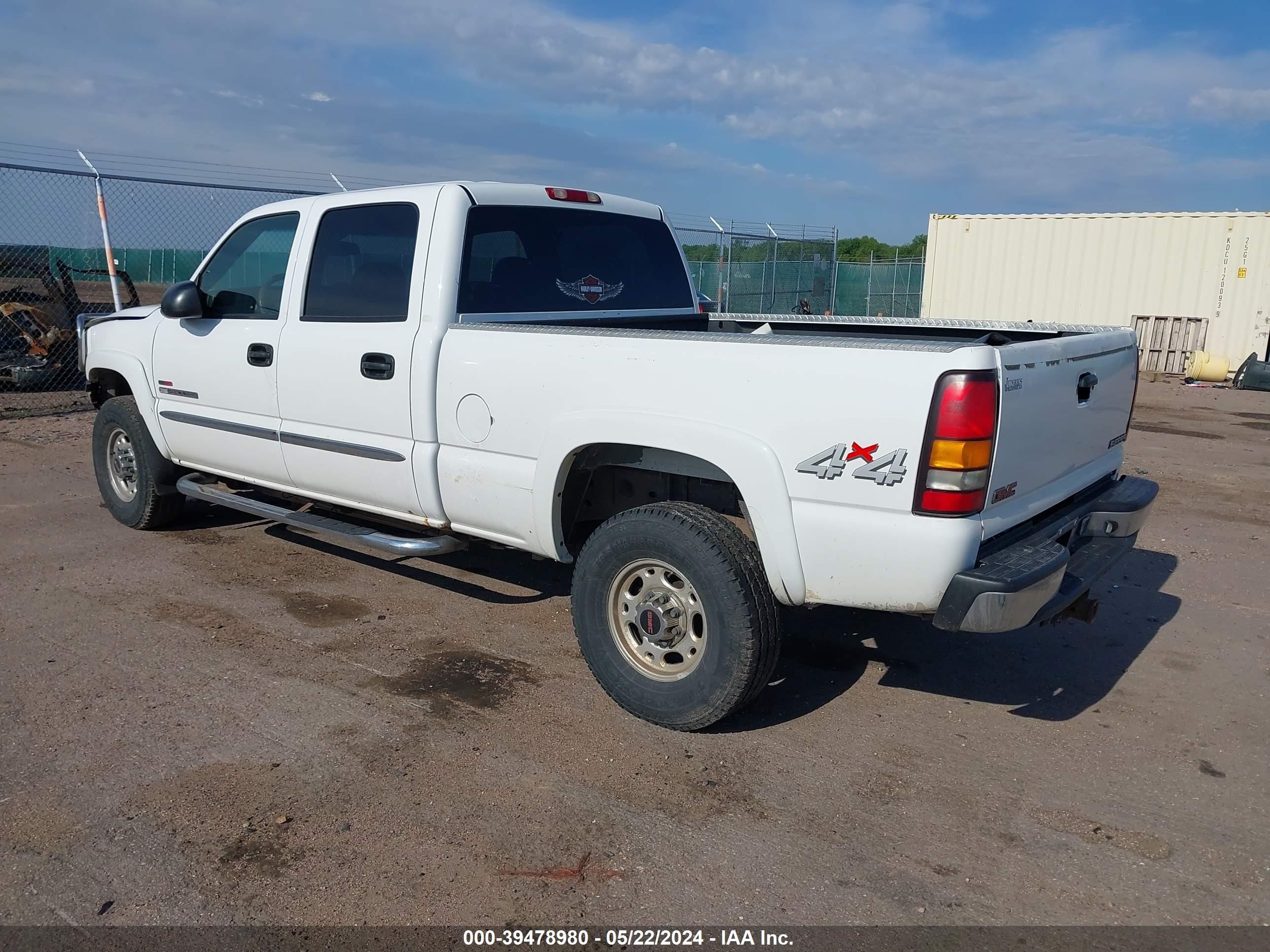 Photo 2 VIN: 1GTHK23194F121383 - GMC SIERRA 