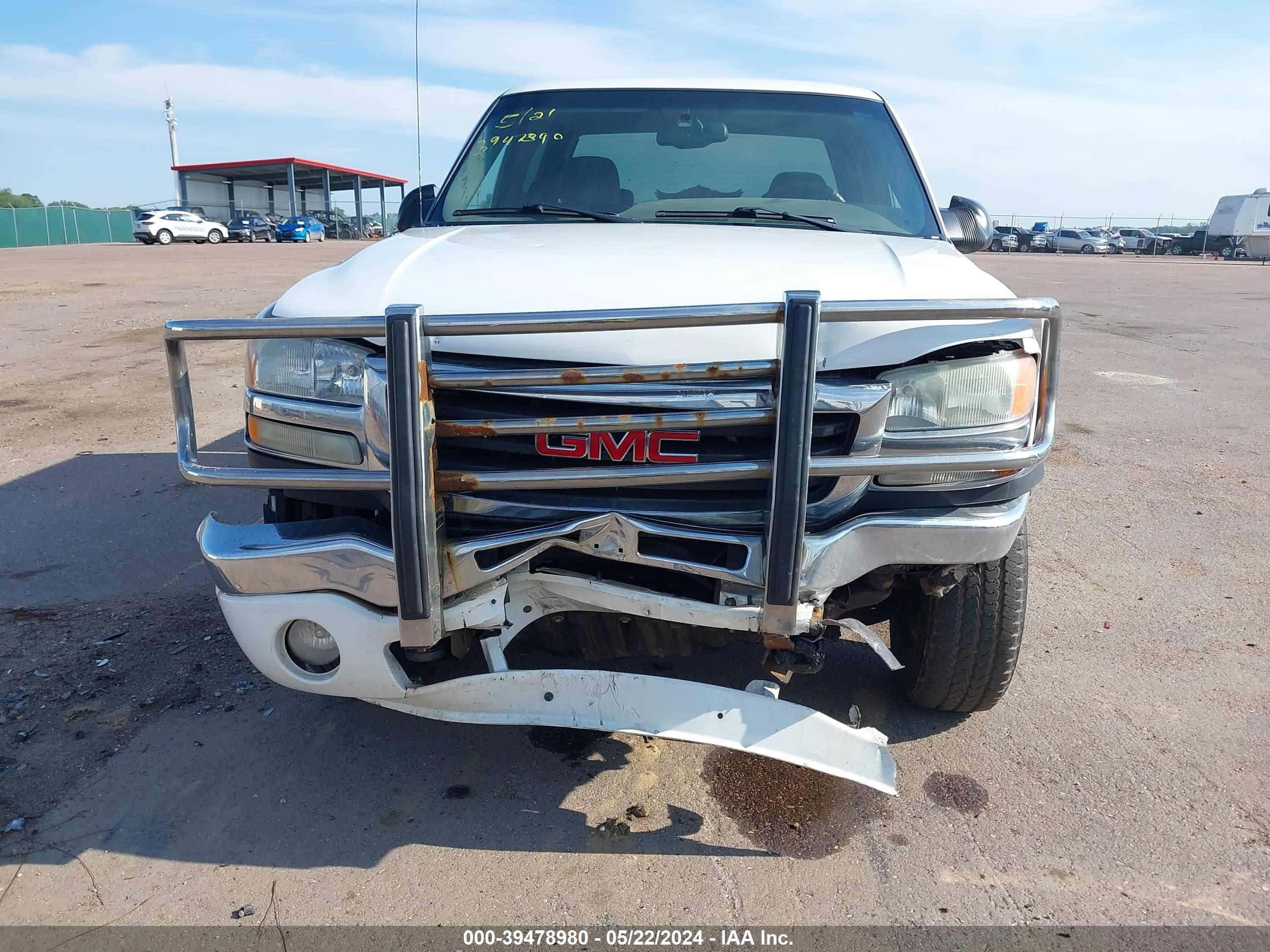 Photo 5 VIN: 1GTHK23194F121383 - GMC SIERRA 