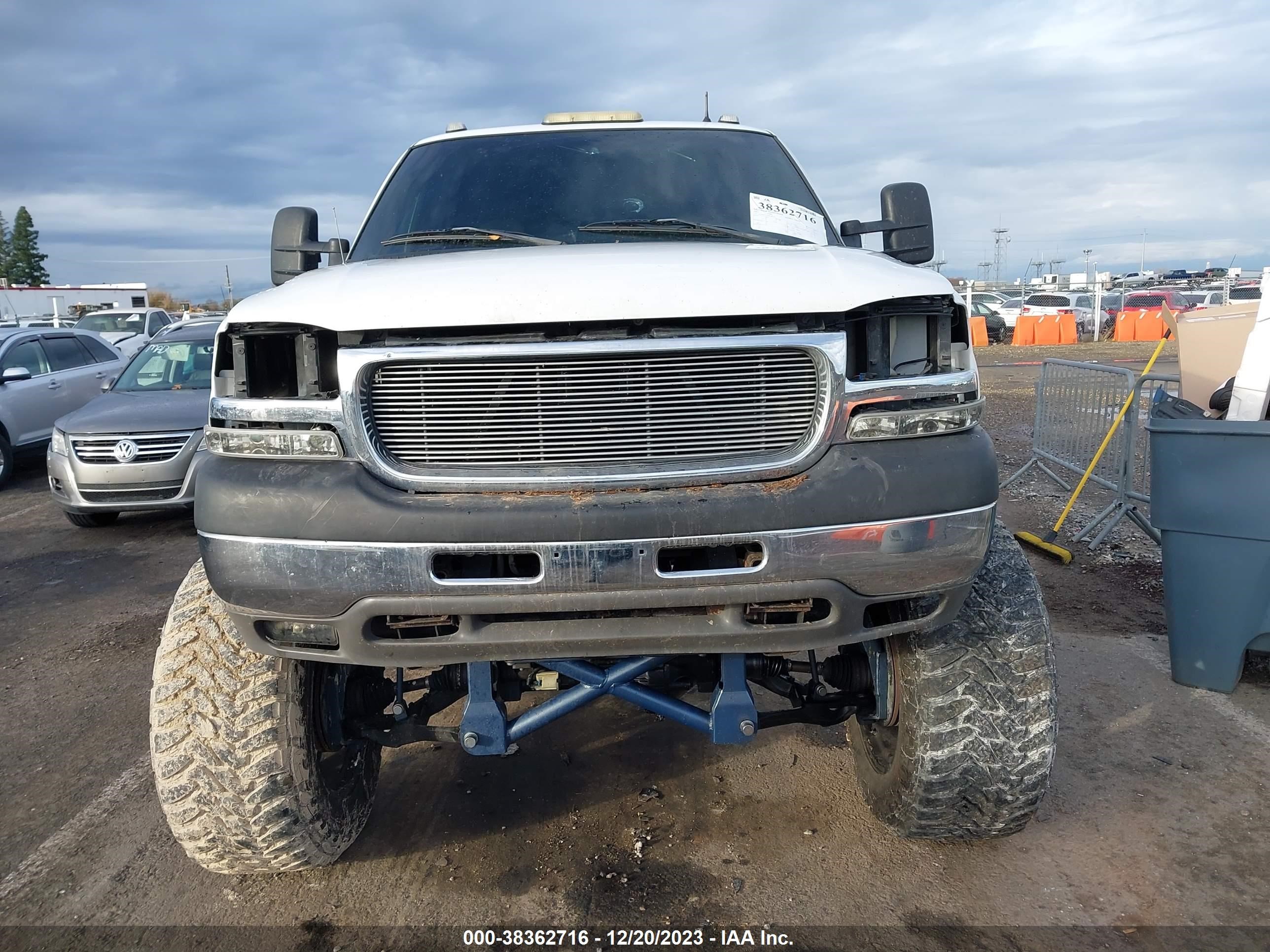 Photo 10 VIN: 1GTHK231X2F148573 - GMC SIERRA 