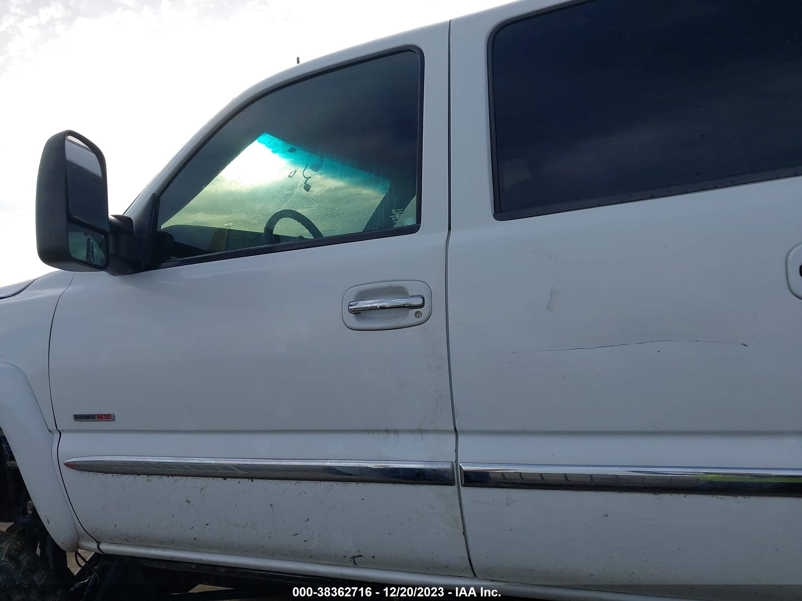 Photo 12 VIN: 1GTHK231X2F148573 - GMC SIERRA 