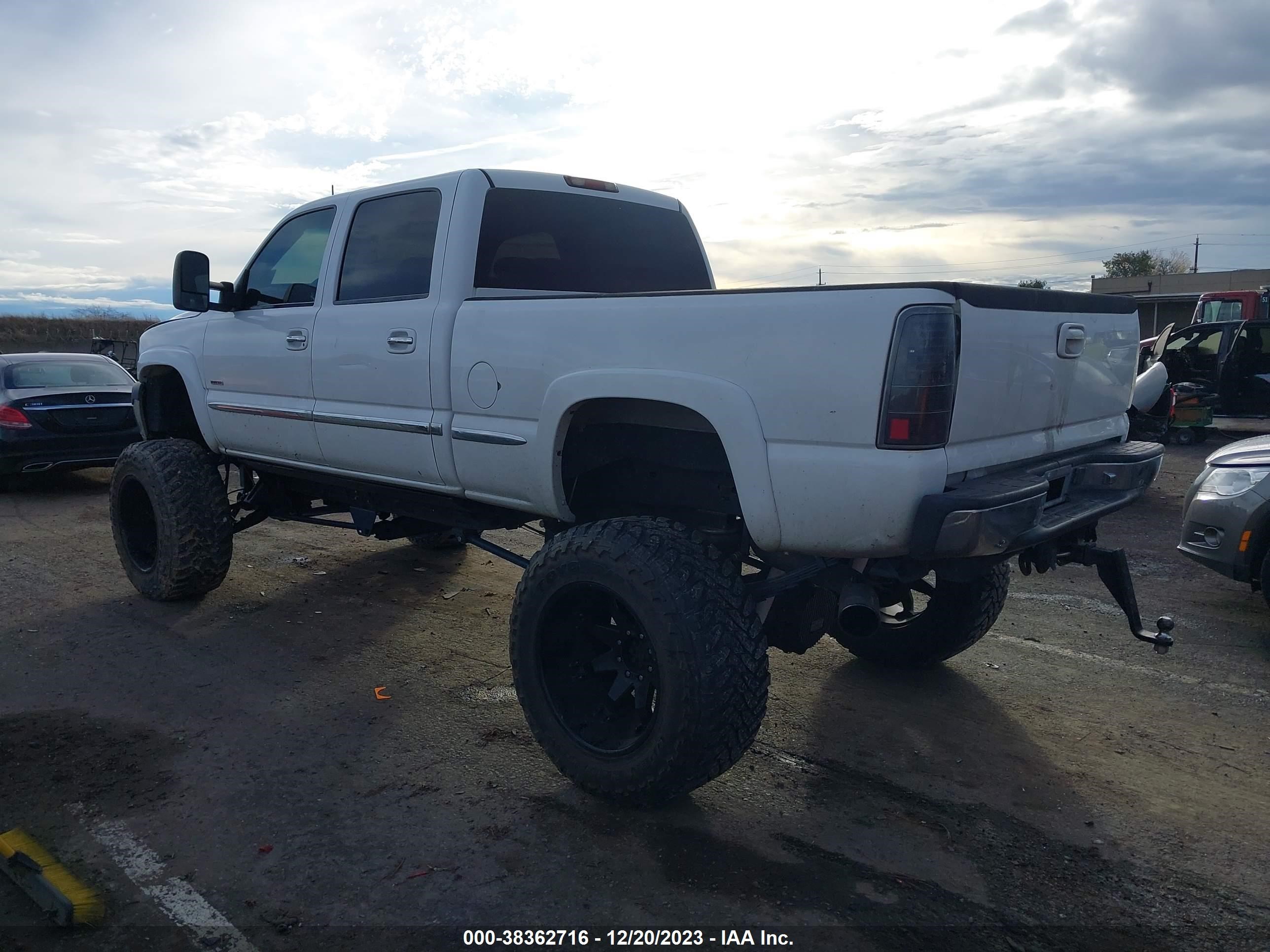 Photo 2 VIN: 1GTHK231X2F148573 - GMC SIERRA 