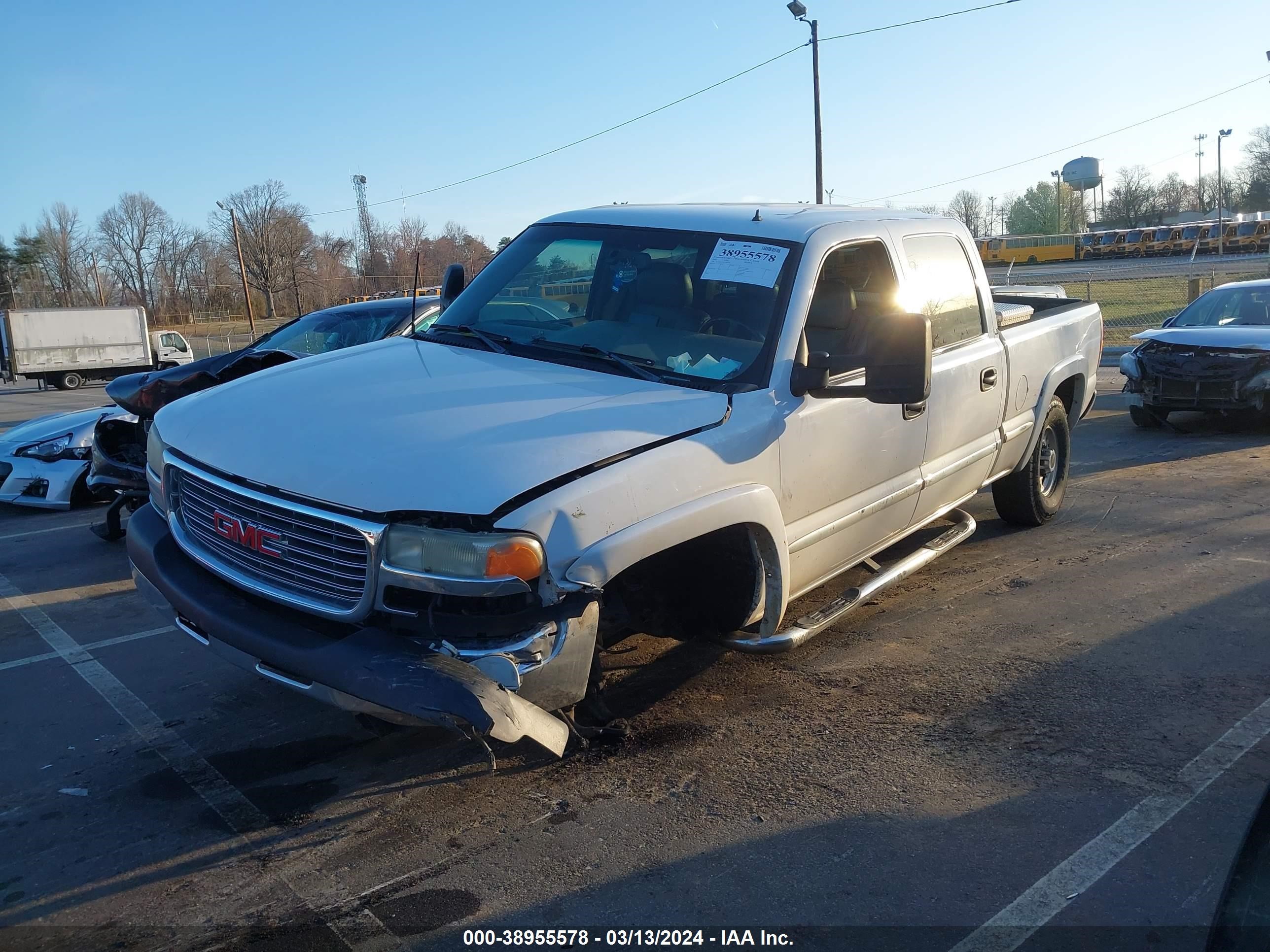 Photo 1 VIN: 1GTHK231X2F200185 - GMC SIERRA 