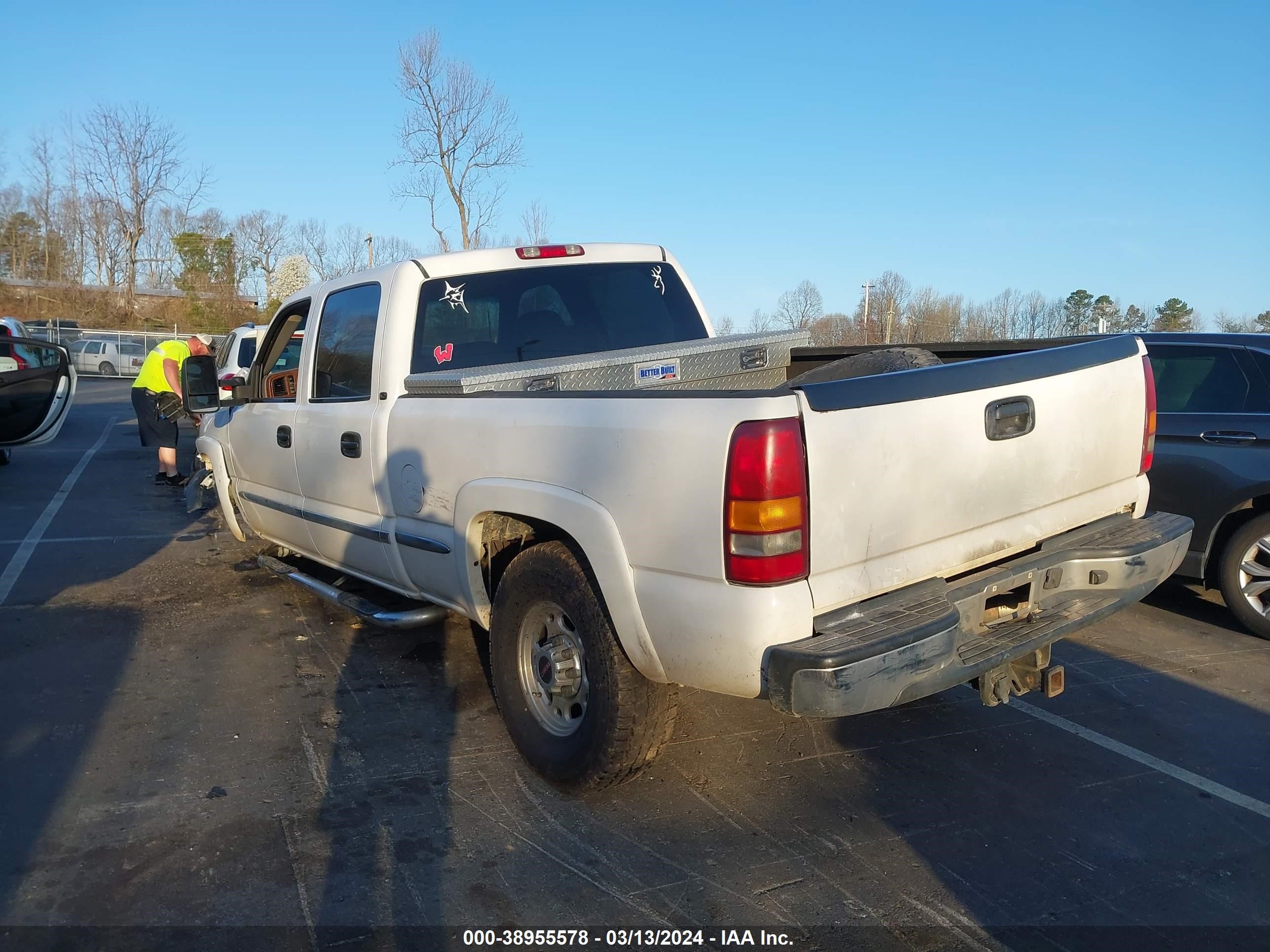 Photo 2 VIN: 1GTHK231X2F200185 - GMC SIERRA 