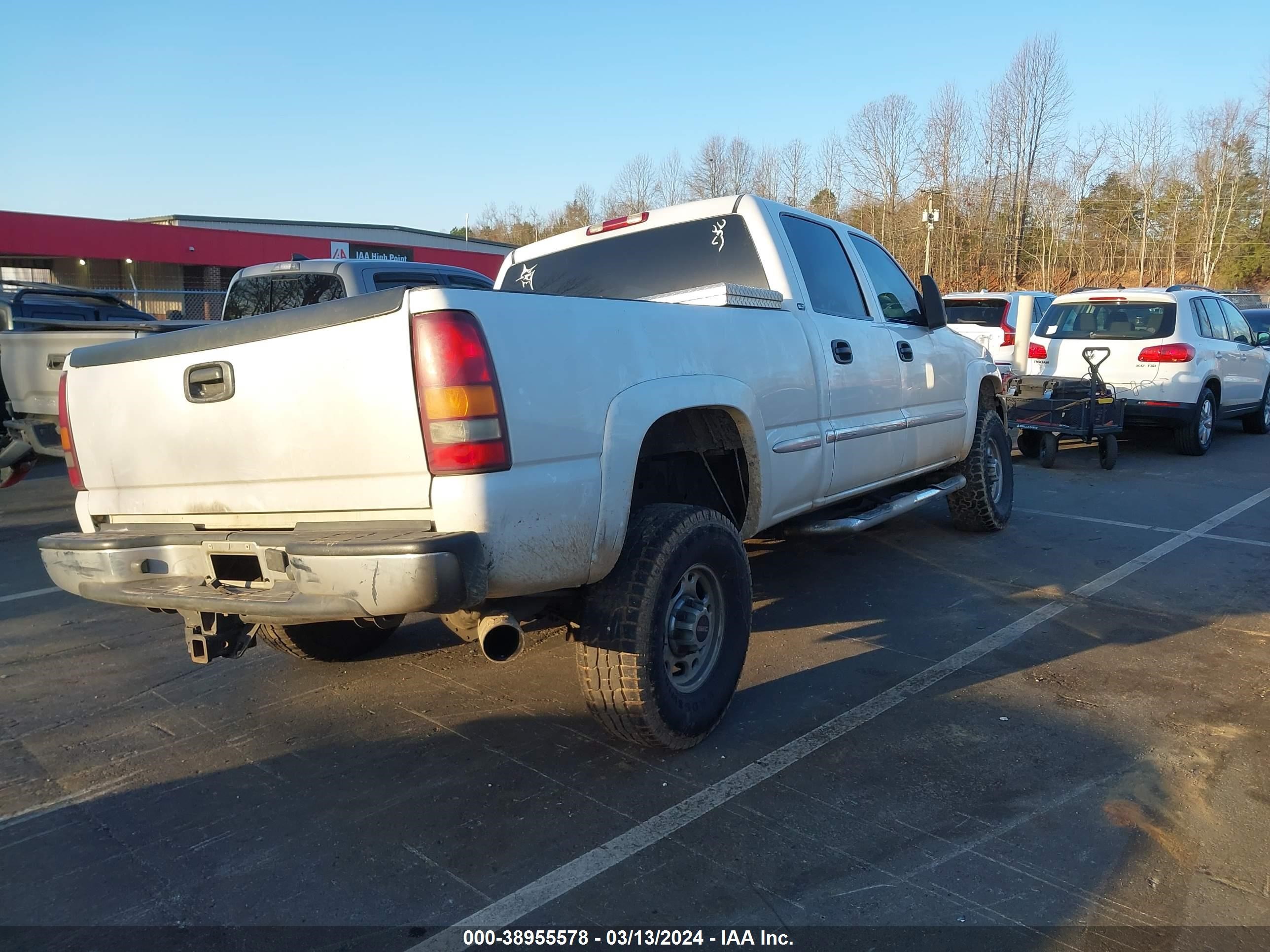 Photo 3 VIN: 1GTHK231X2F200185 - GMC SIERRA 