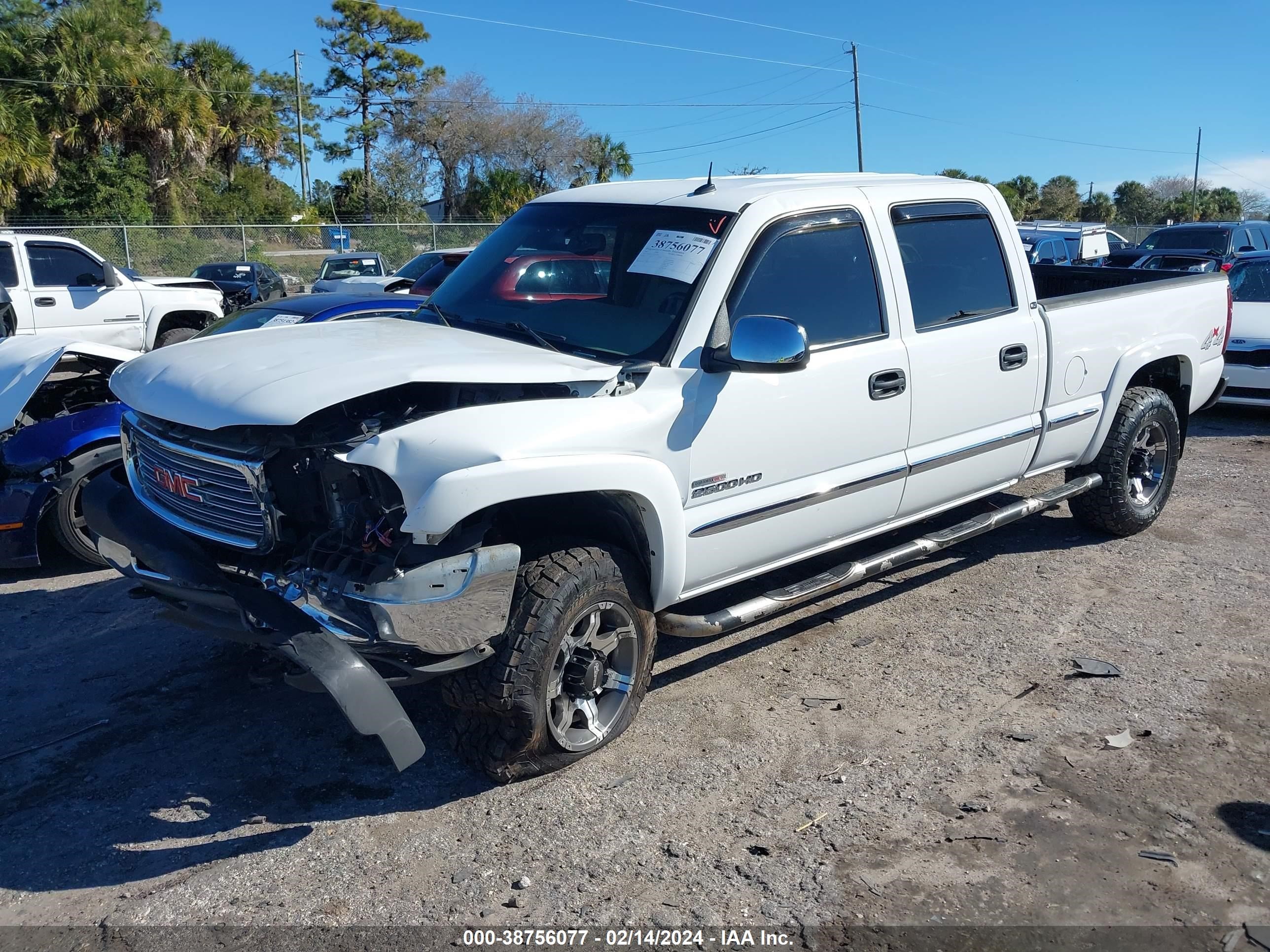 Photo 1 VIN: 1GTHK231X2F222039 - GMC SIERRA 