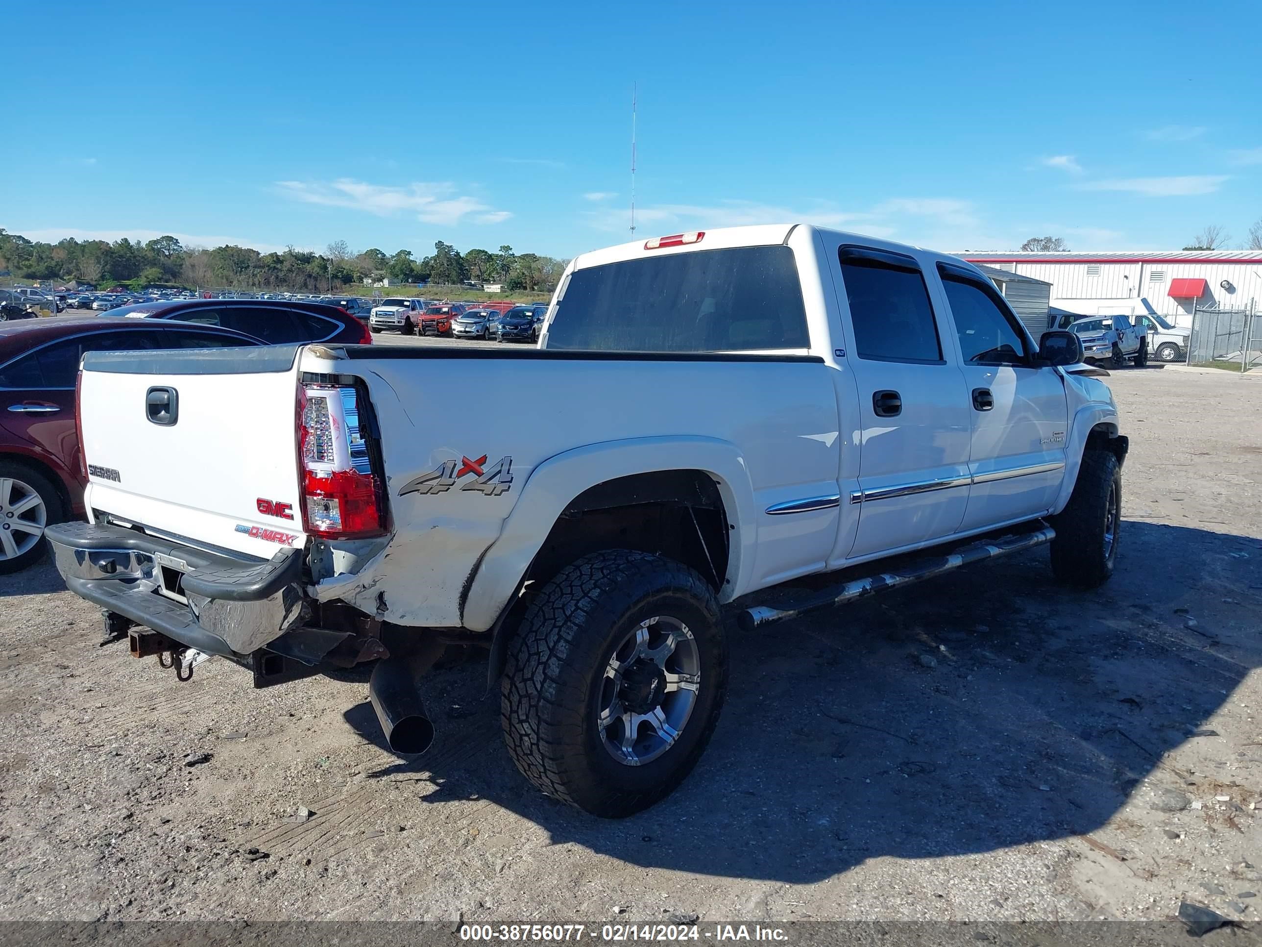 Photo 3 VIN: 1GTHK231X2F222039 - GMC SIERRA 