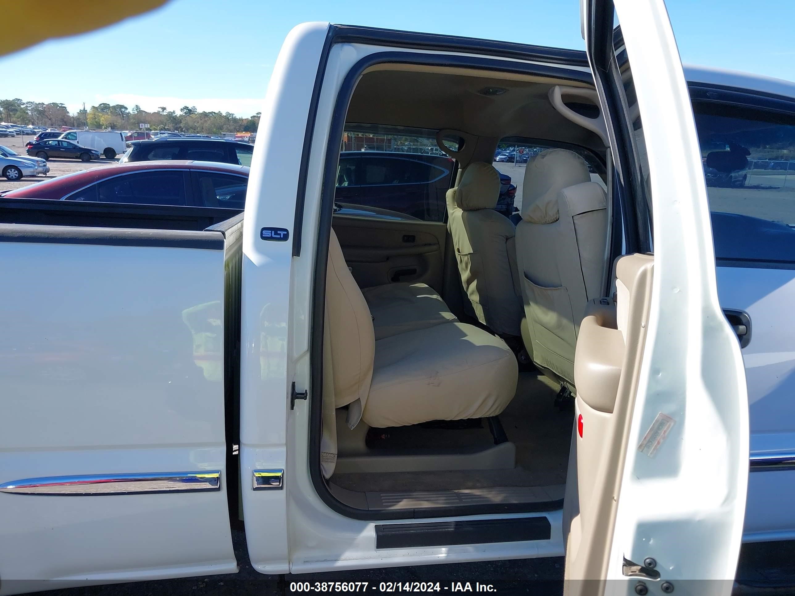 Photo 7 VIN: 1GTHK231X2F222039 - GMC SIERRA 