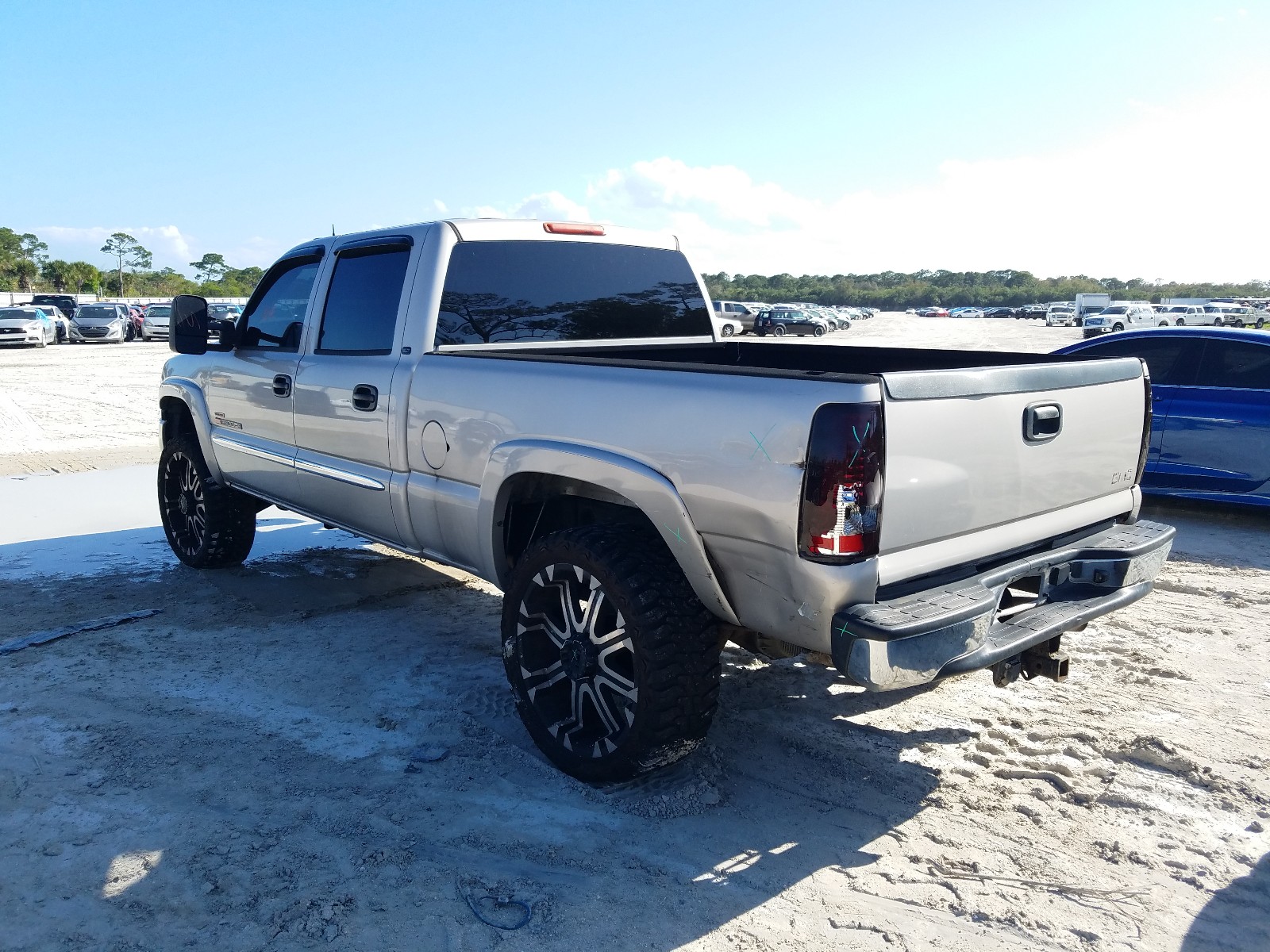 Photo 2 VIN: 1GTHK231X4F135809 - GMC SIERRA K25 