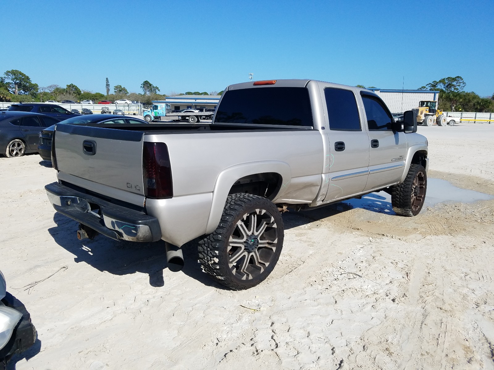 Photo 3 VIN: 1GTHK231X4F135809 - GMC SIERRA K25 