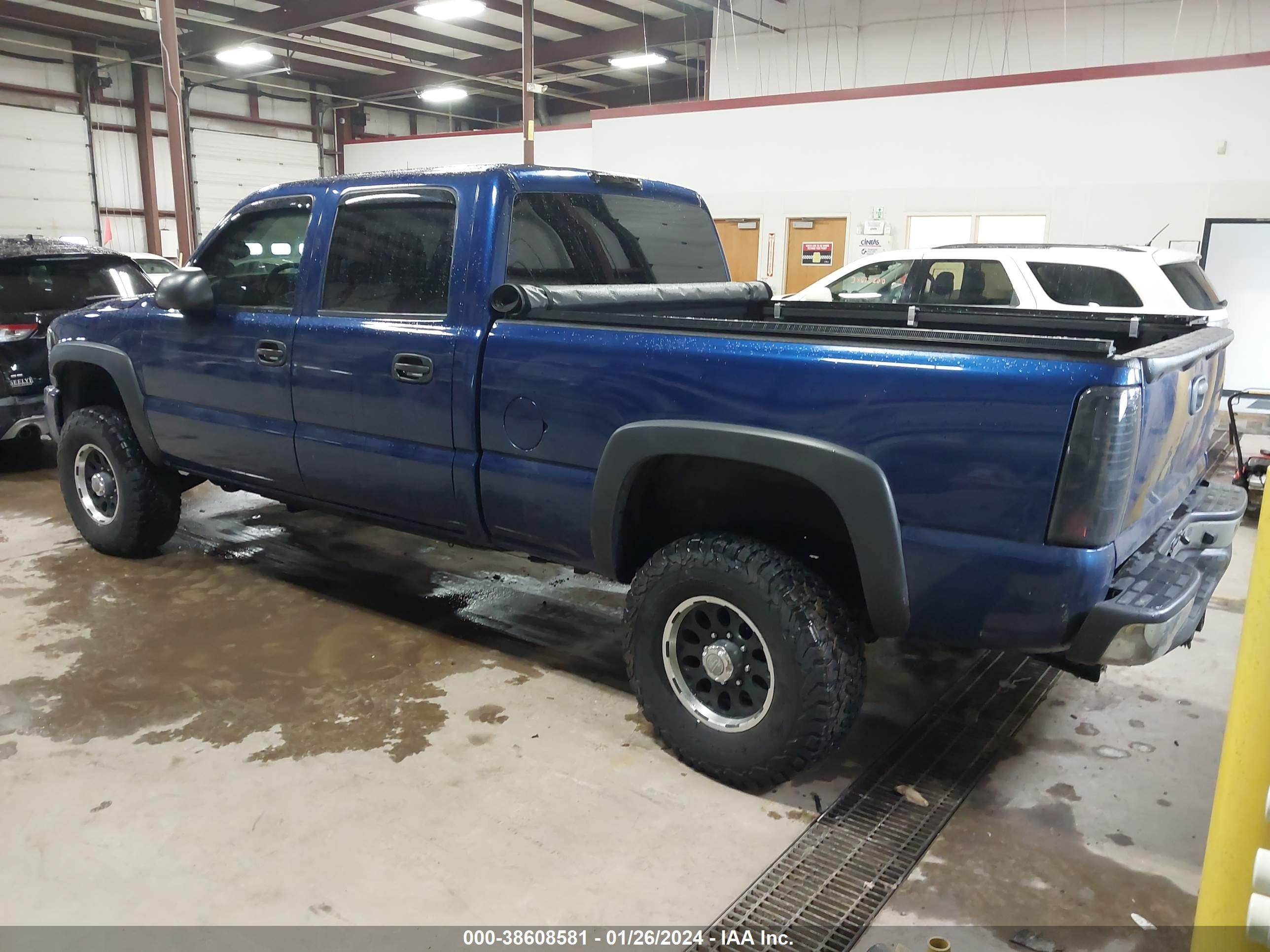 Photo 2 VIN: 1GTHK23205F887738 - GMC SIERRA 