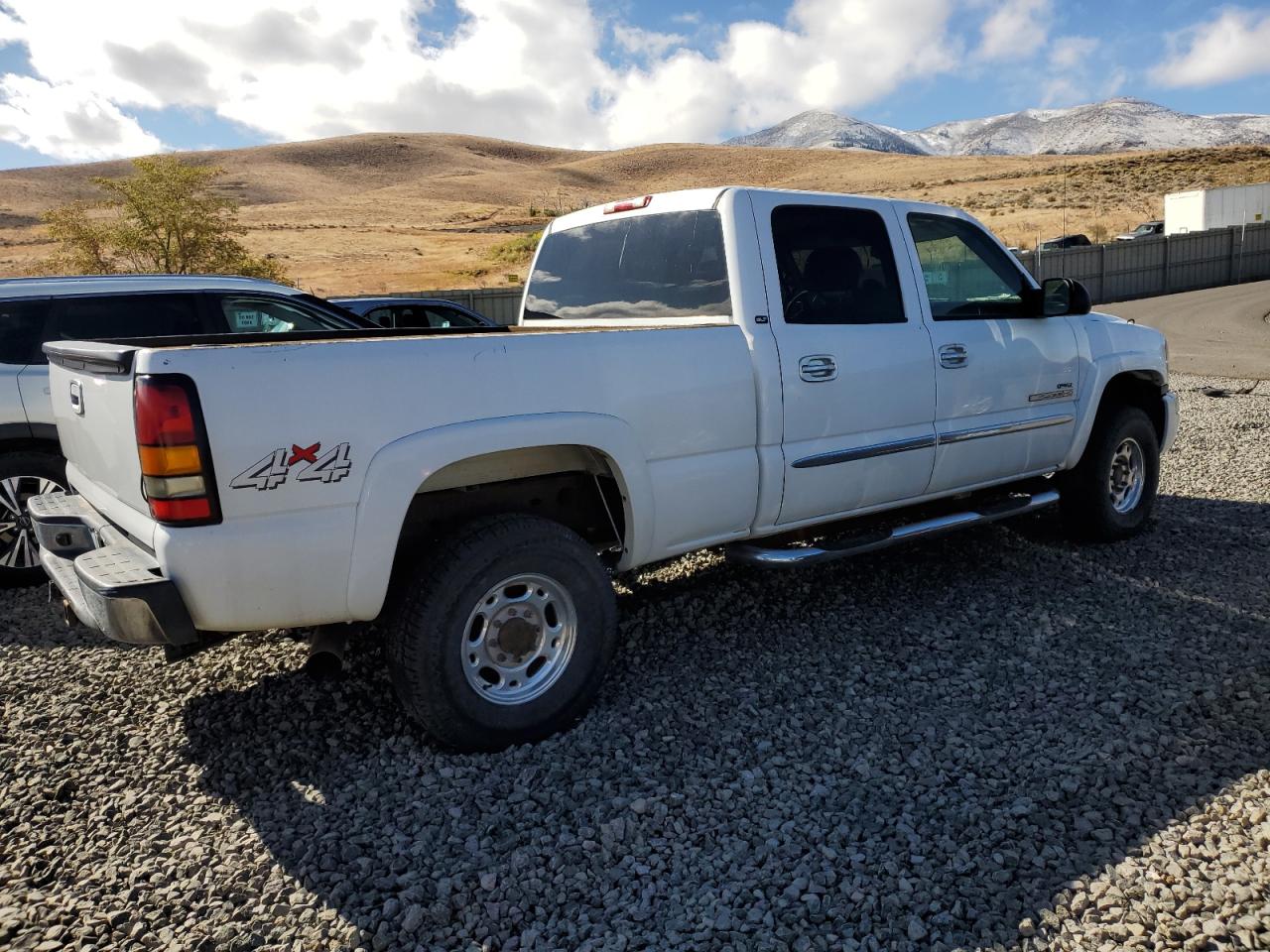 Photo 3 VIN: 1GTHK23205F909009 - GMC SIERRA 