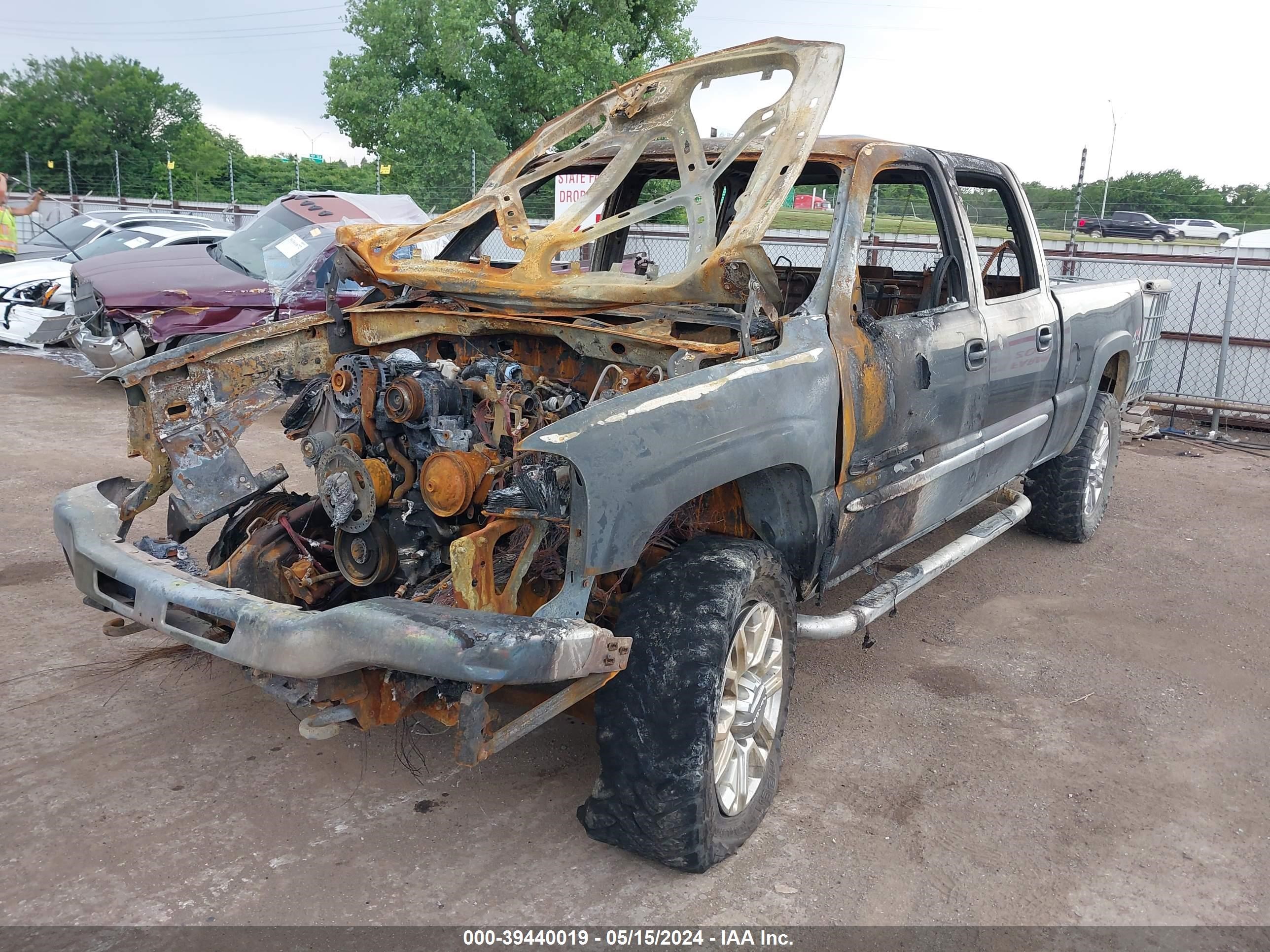 Photo 1 VIN: 1GTHK23215F840606 - GMC SIERRA 