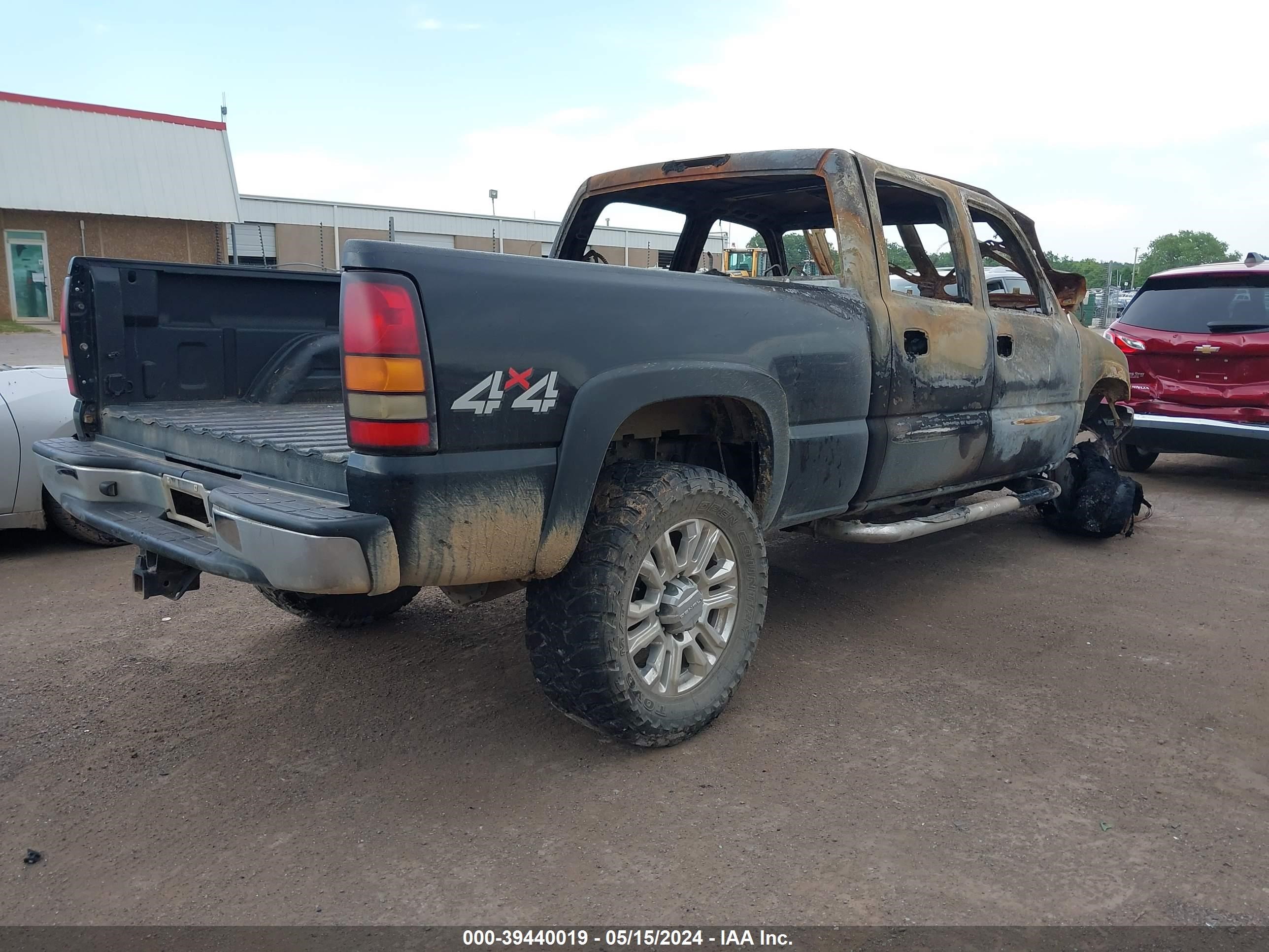 Photo 3 VIN: 1GTHK23215F840606 - GMC SIERRA 