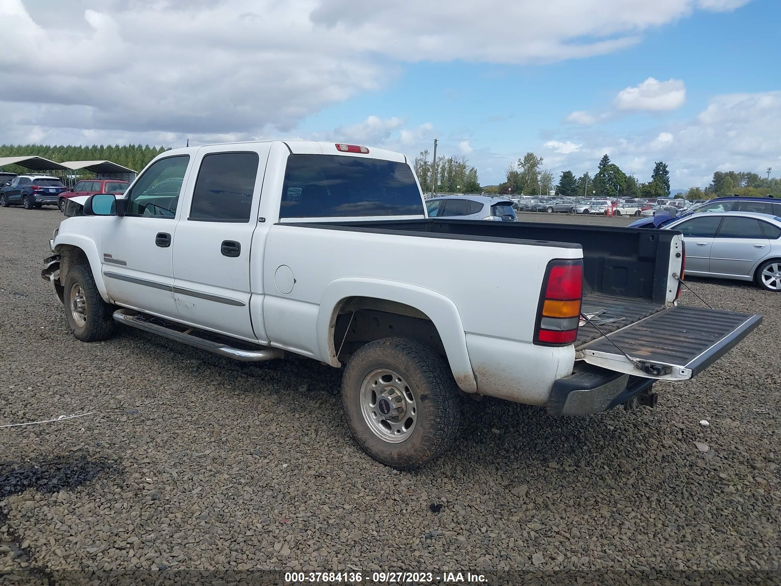 Photo 2 VIN: 1GTHK23215F875288 - GMC SIERRA 