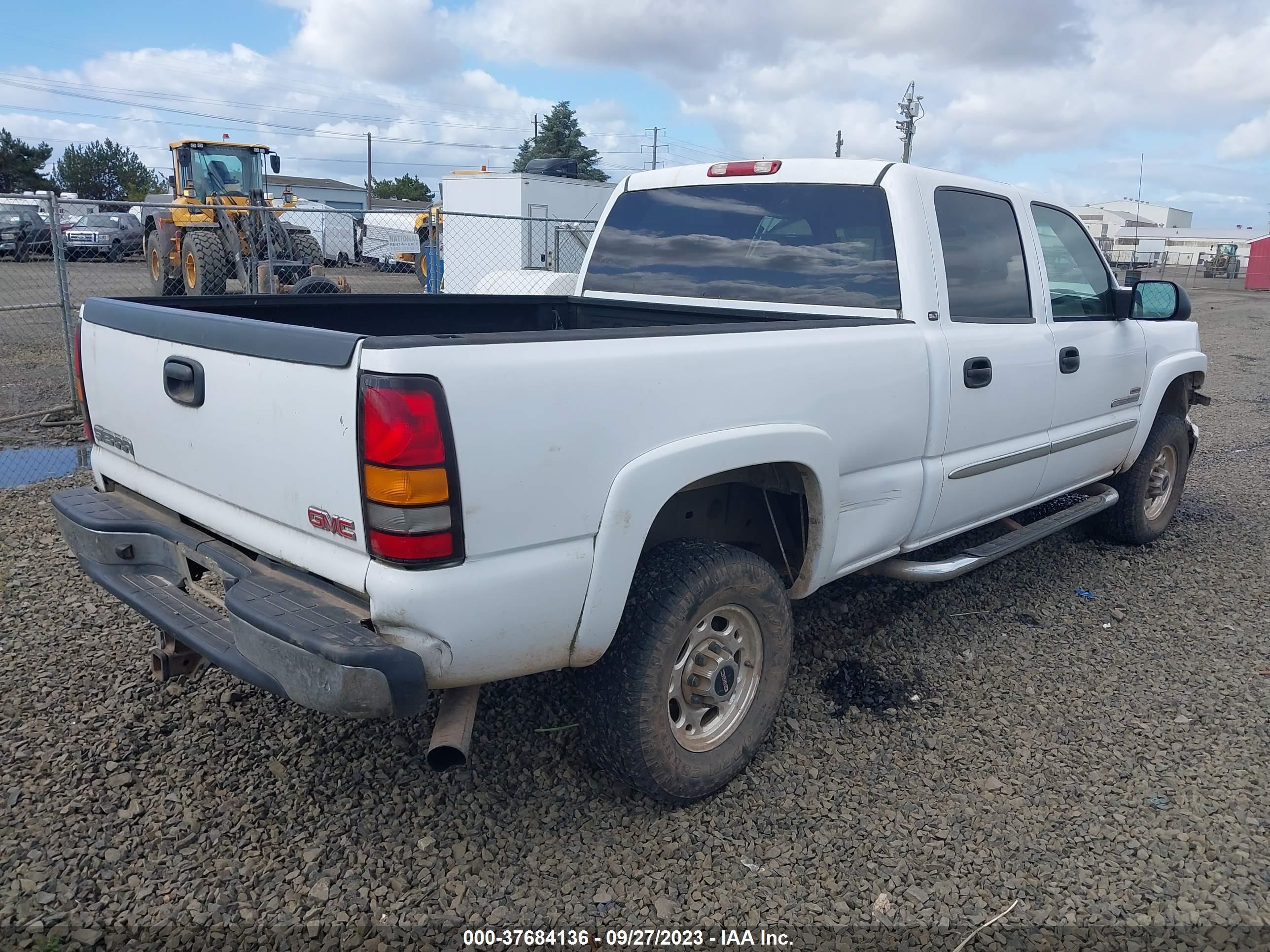 Photo 3 VIN: 1GTHK23215F875288 - GMC SIERRA 