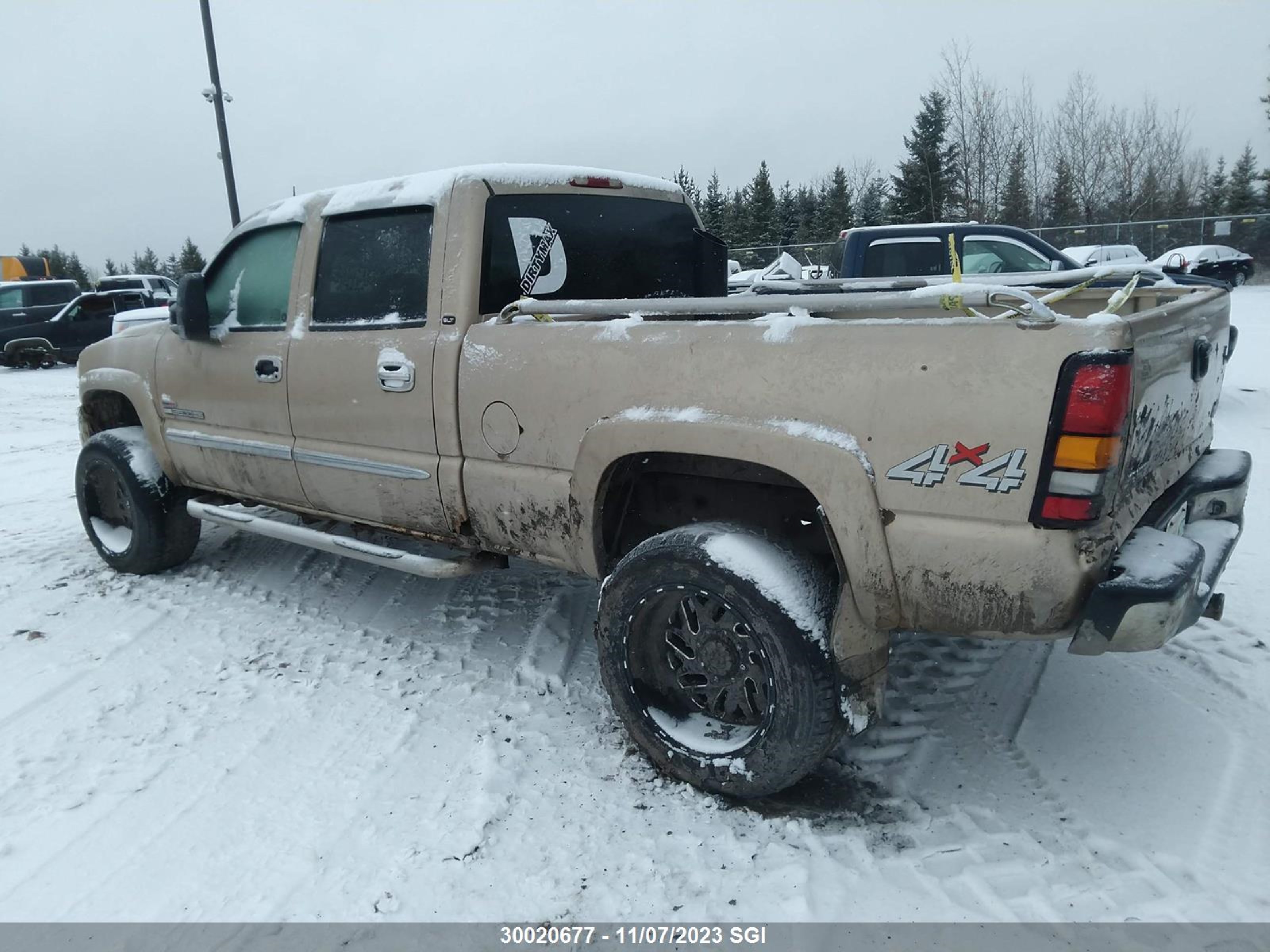 Photo 2 VIN: 1GTHK23225F873355 - GMC SIERRA 