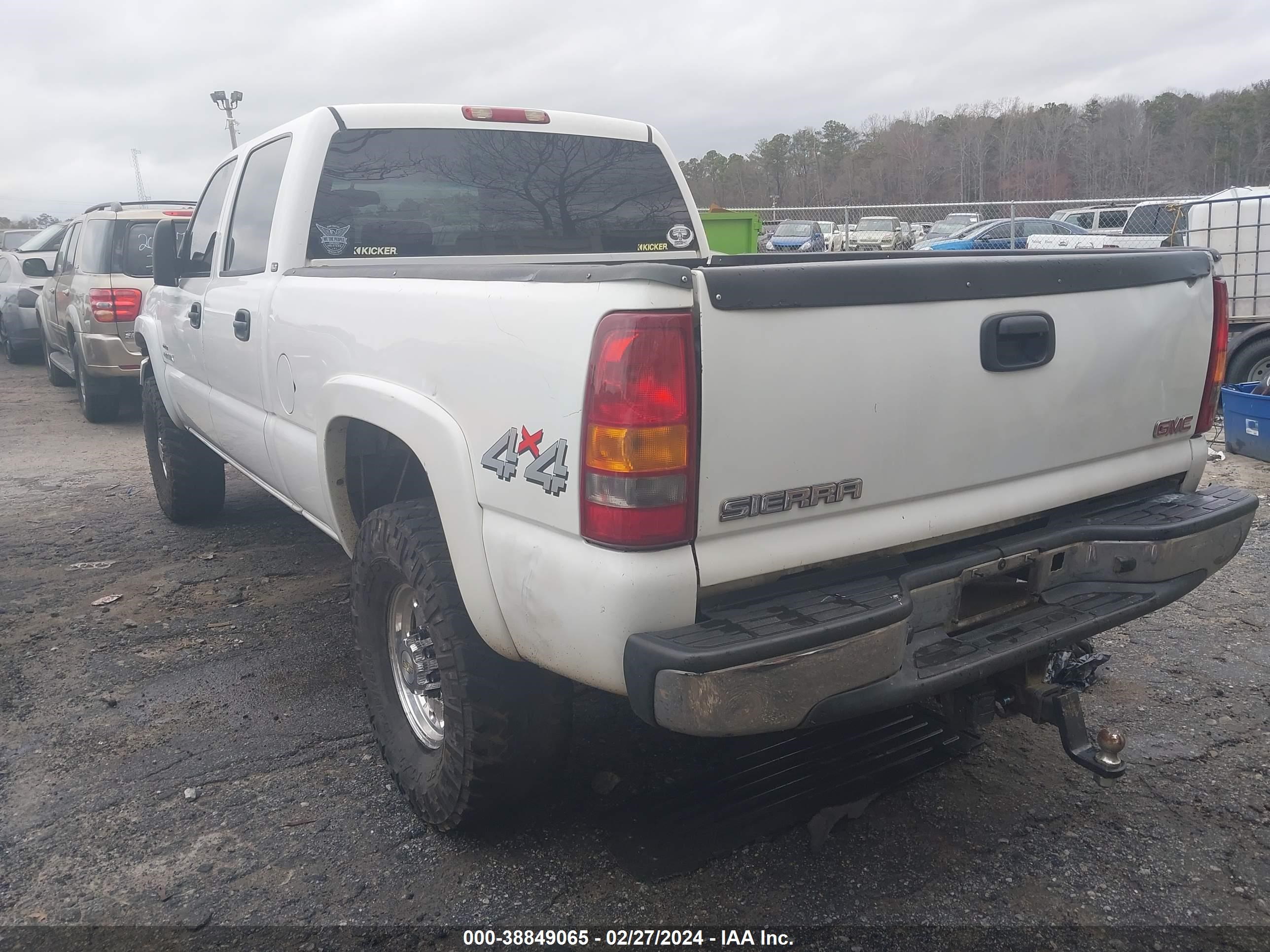 Photo 2 VIN: 1GTHK23245F830510 - GMC SIERRA 