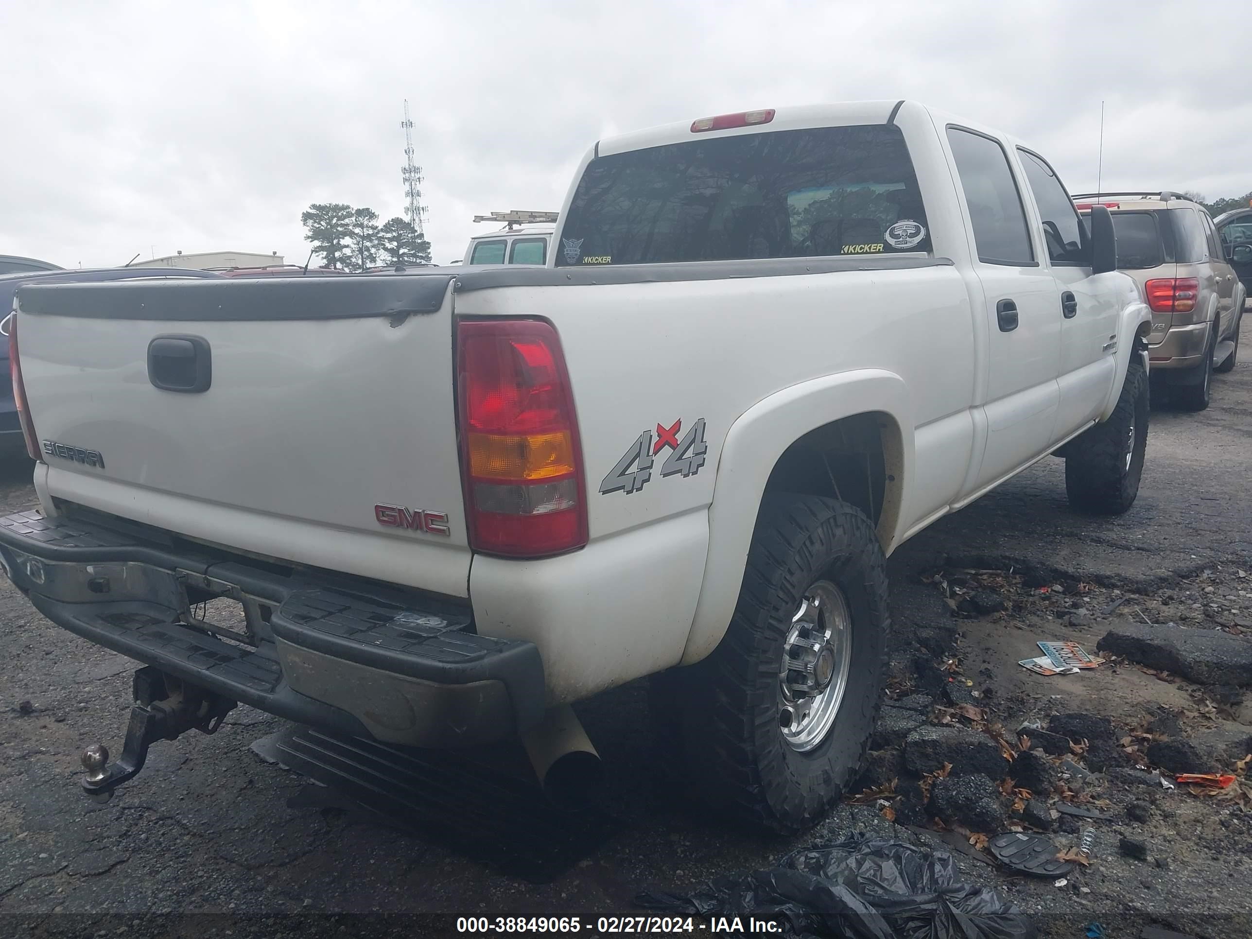 Photo 3 VIN: 1GTHK23245F830510 - GMC SIERRA 